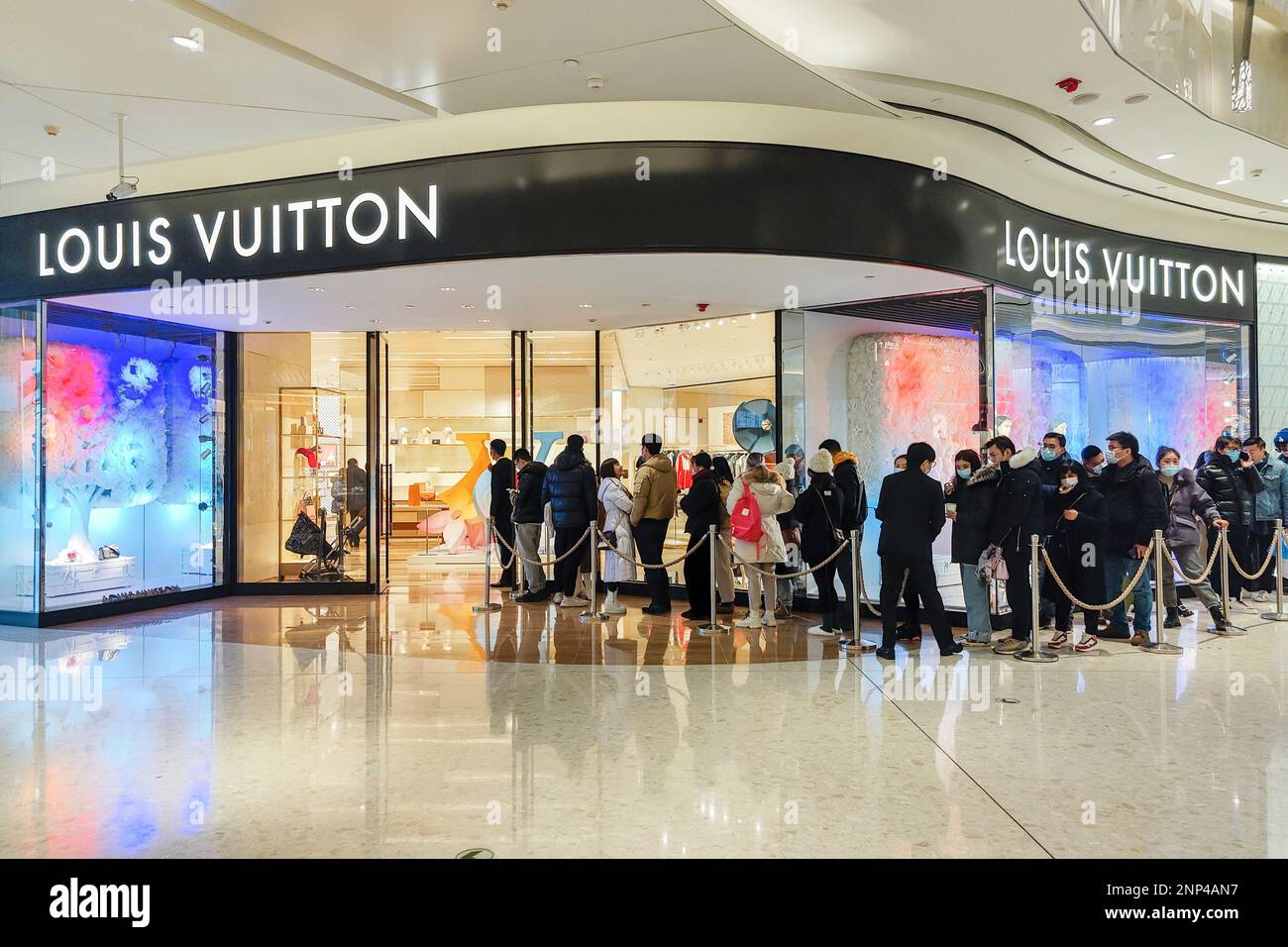 Shoppers Queue Outside Louis Vuitton Store Editorial Stock Photo