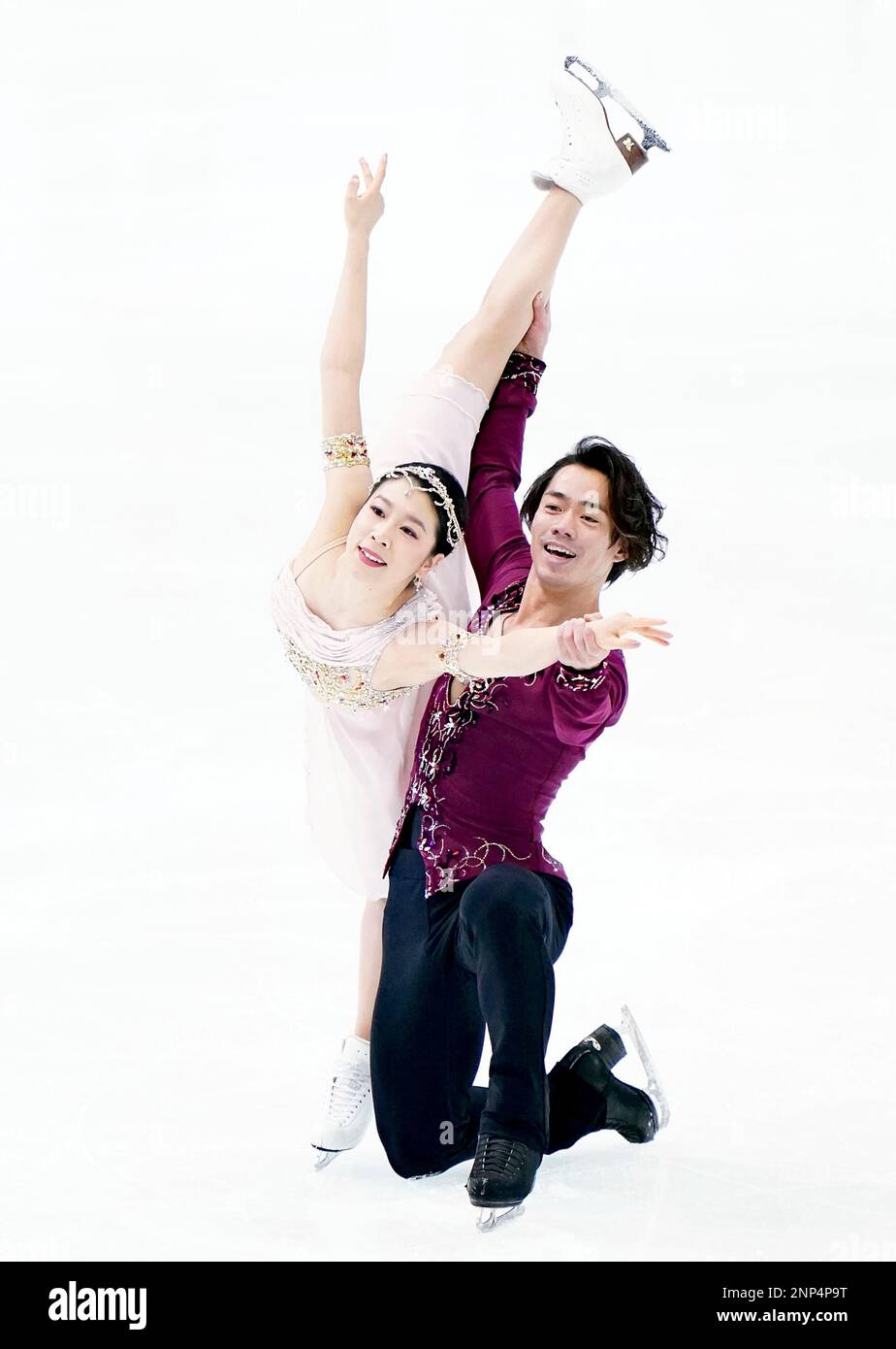 Japanese figure skaters Daisuke Takahashi and Kana Muramoto perform