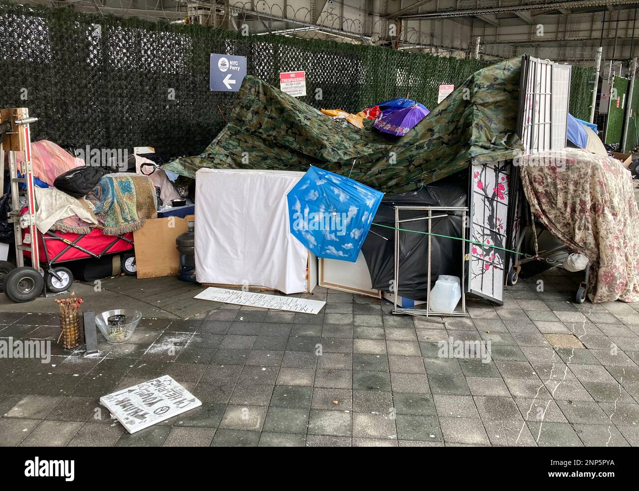 Almost Homeless Photo by: STRF/STAR MAX/IPx 2020 12/17/20 Homeless encampments are seen ...
