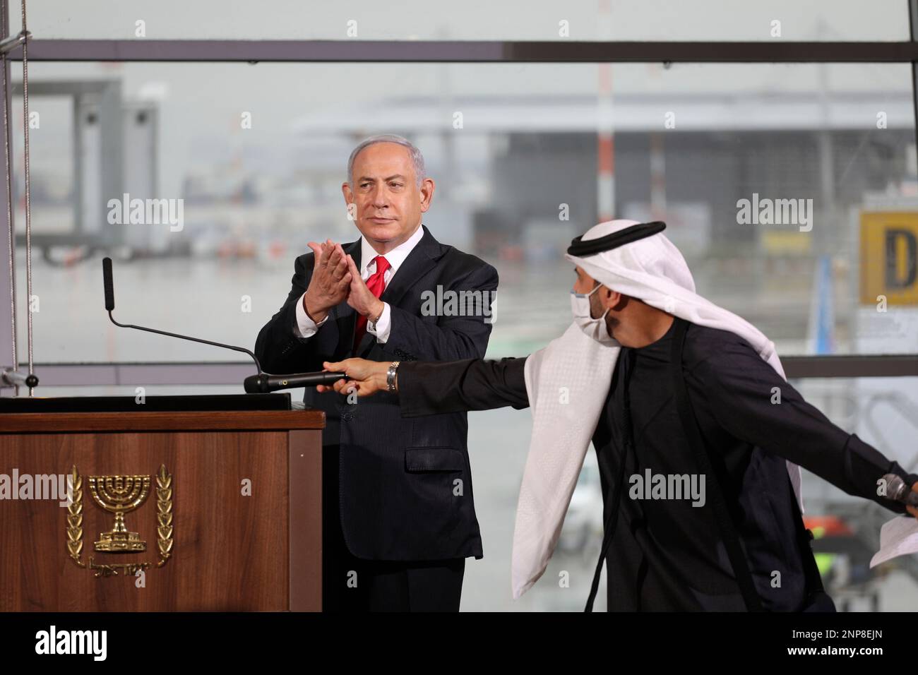 Benjamin Netanyahu welcomes FlyDubai passengers and praises hero passenger Benjamin Netanyahu welcomes FlyDubai passengers and praises hero passenger