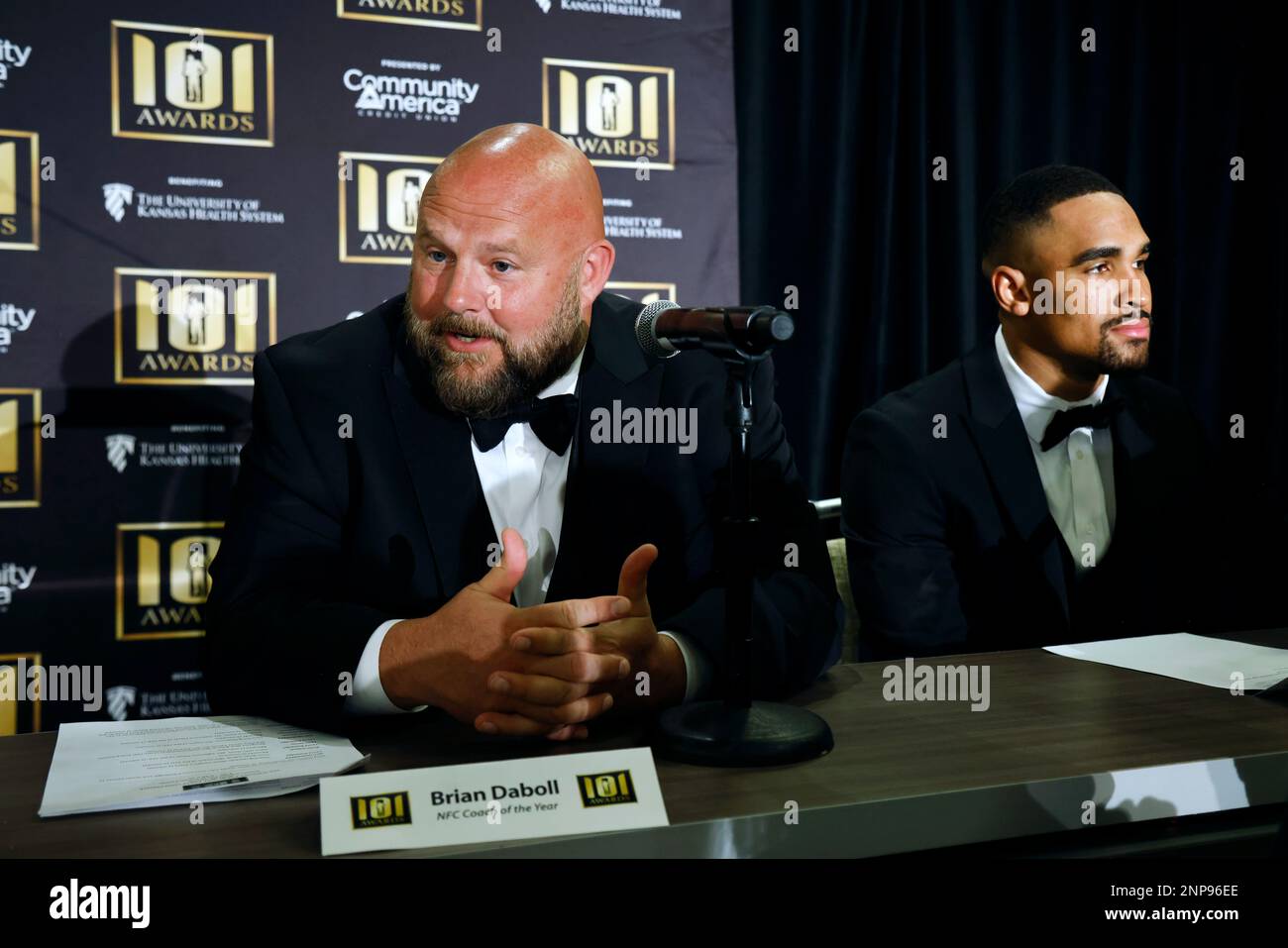 New York Giants head coach Brian Daboll, left, recipient of the NFC