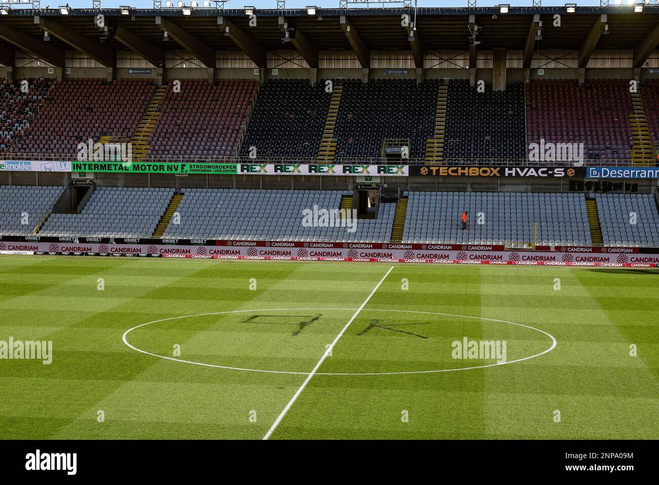 Illustration picture shows marks (9K as postal code 9000 Gent) on the