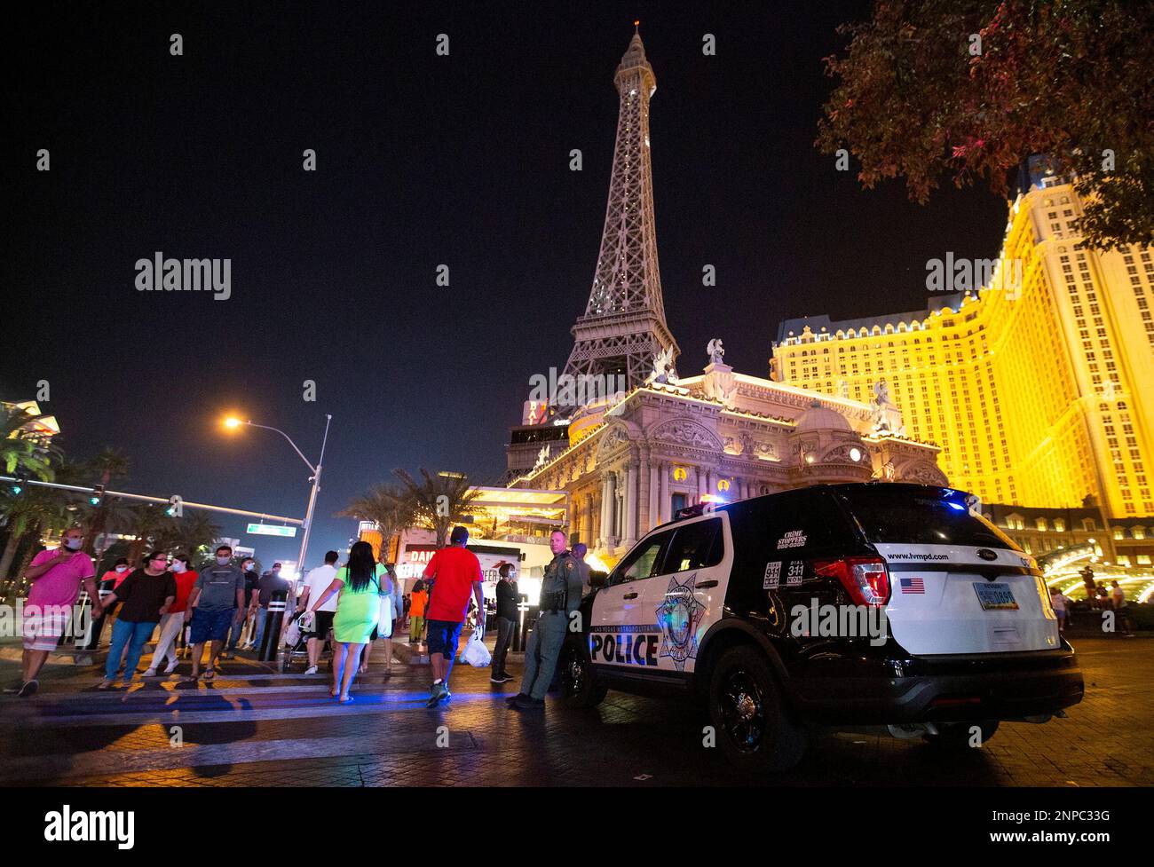 The exterior of the Paris hotel-casino in Las Vegas are lit up while the  inside remained dark from the mornings power outage, Thursday evening, Nov.  3, 2016. Elizabeth Page Brumley/Las Vegas Revie …