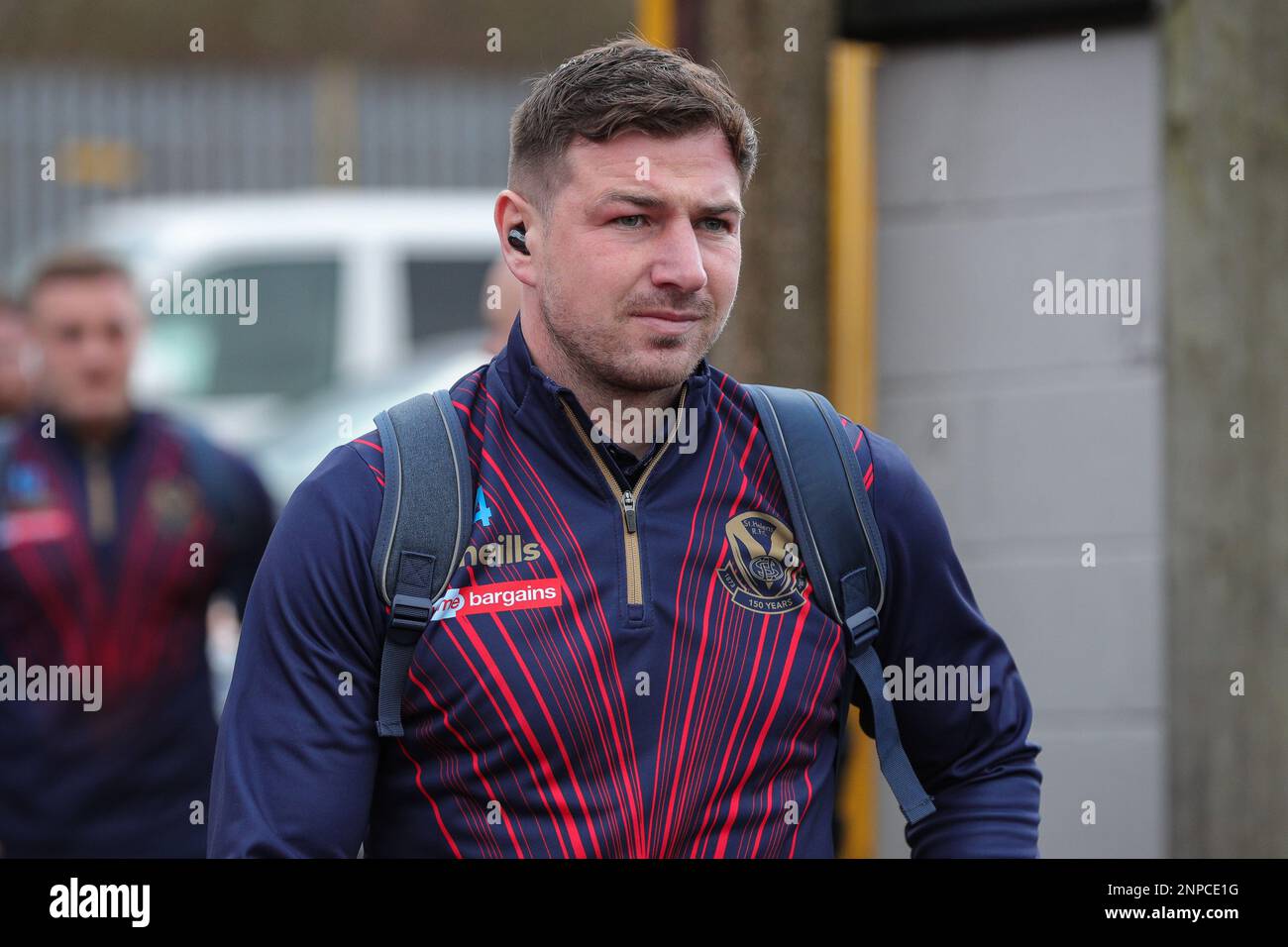 Mark Percival #4 of St Helens arrives at The Mend-A-Hose Jungle ahead of the Betfred Super League Round 2 match Castleford Tigers vs St Helens at The Mend-A-Hose Jungle, Castleford, United Kingdom, 26th February 2023  (Photo by James Heaton/News Images) Stock Photo