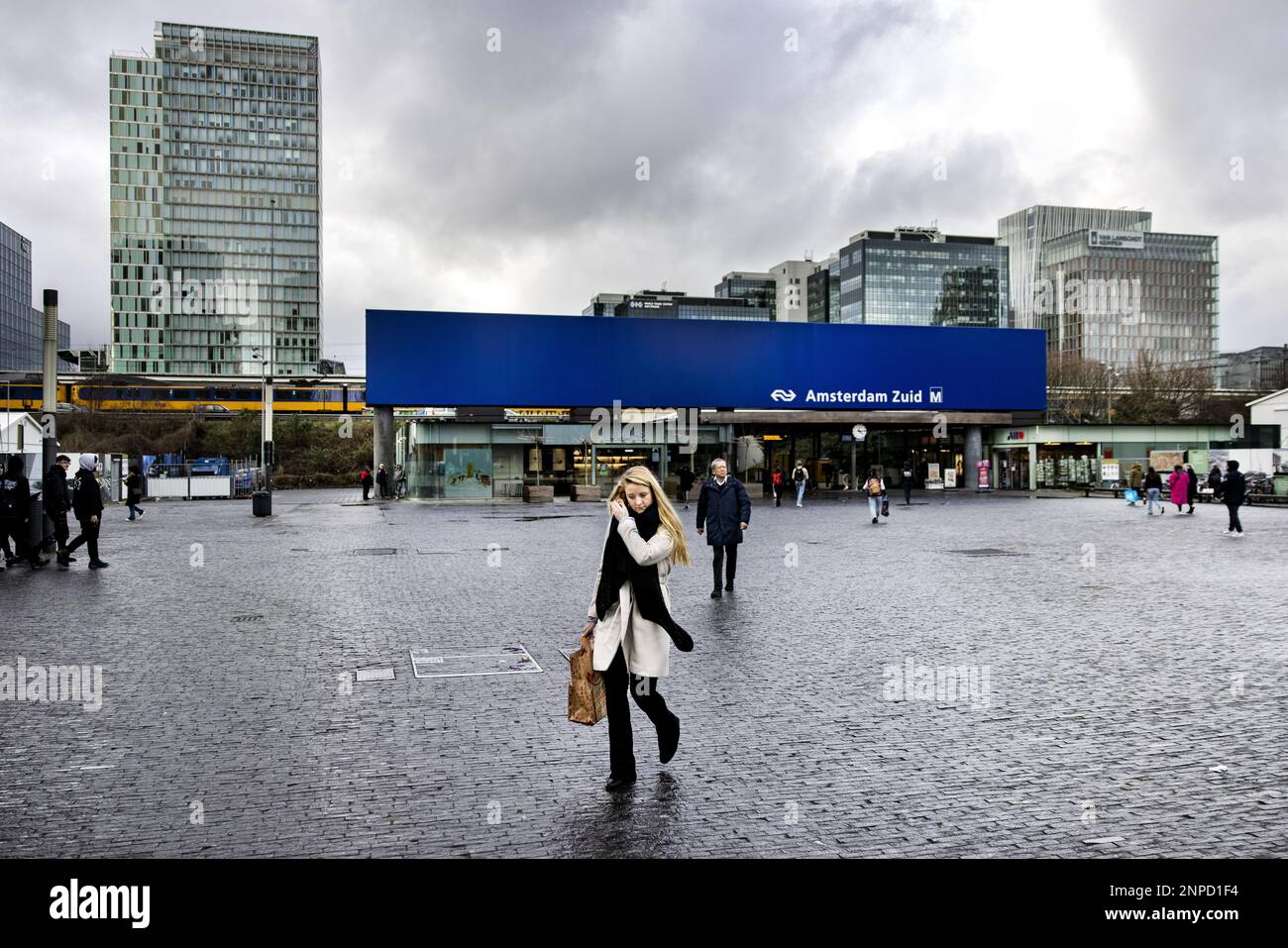 AMSTERDAM Employees of companies on the Zuidas leave their work, the