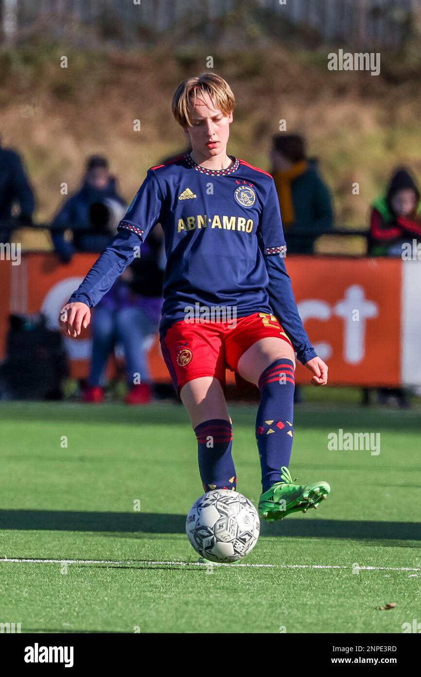 markering toegang Normaal gesproken ENSCHEDE, NETHERLANDS - FEBRUARY 26: Liza van der Most of Ajax passes the  ball during the 1/8 finale TOTO KNVB Beker match between FC Twente and Ajax  at Sportcampus Diekman on February
