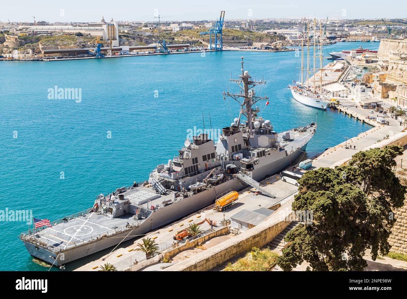 USS Ross from the United States Navy moored in Valletta harbour during a short stop over from its base in Spain. Stock Photo