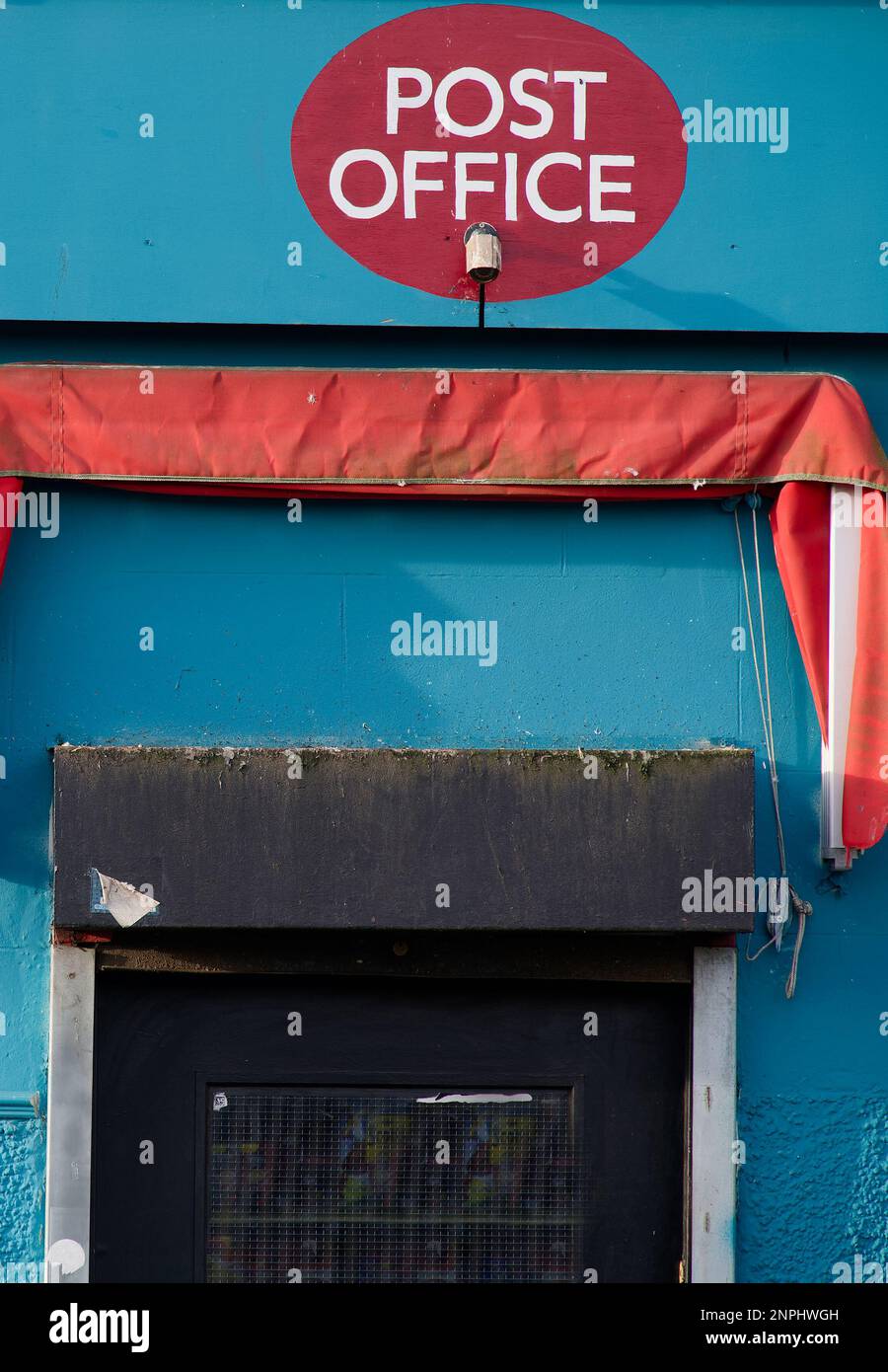 Post office shop in the city suburbs Stock Photo Alamy