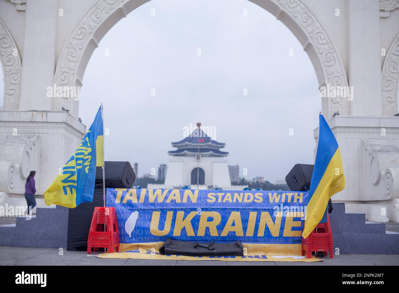 Hundreds of Taiwanese, Ukrainians and other nationals living in Taiwan