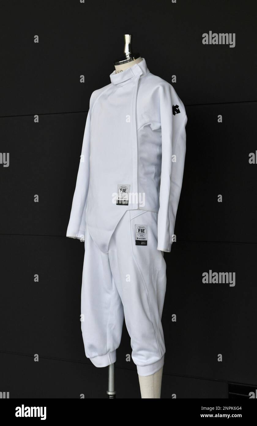 A Tokyo Olympic clothing of fencing is unveiled by Descente Ltd