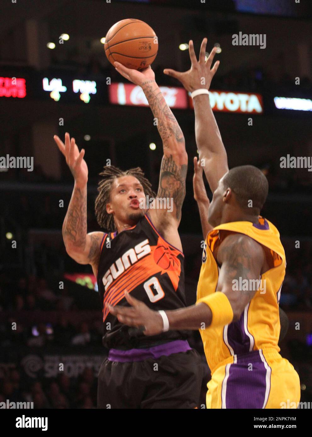 Michael Beasley -- yes, Michael Beasley -- carries Suns past Lakers