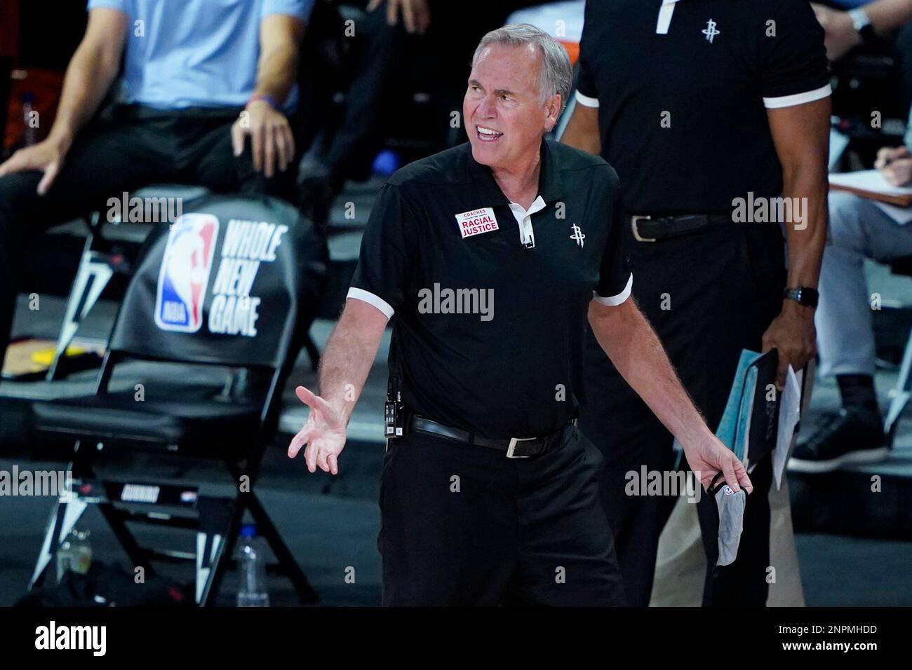 Houston Rockets head coach Mike D'Antoni reacts during the second half ...