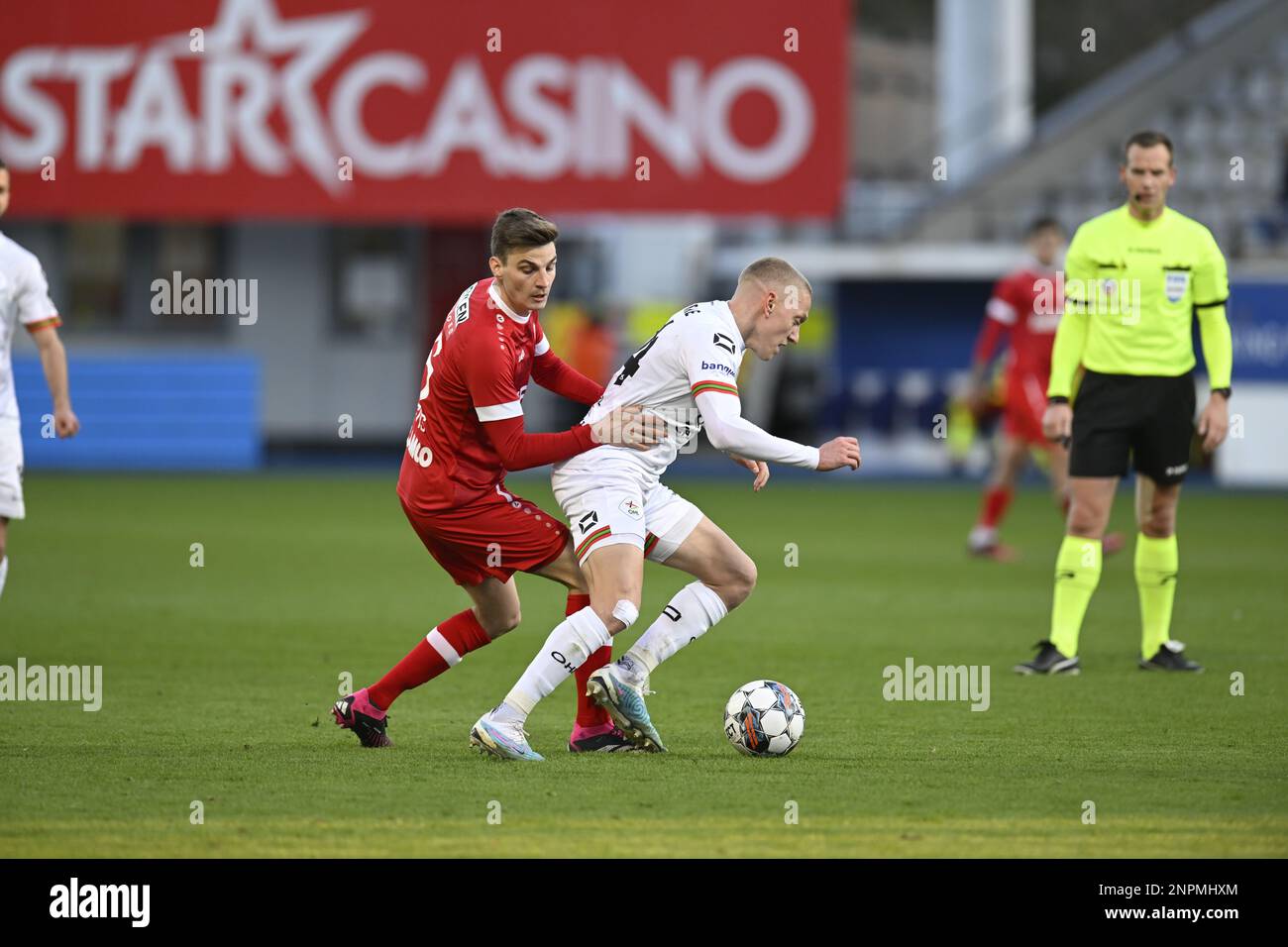 Antwerp's Pieter Gerkens and OHL's Casper De Norre fight for the ball during a soccer match