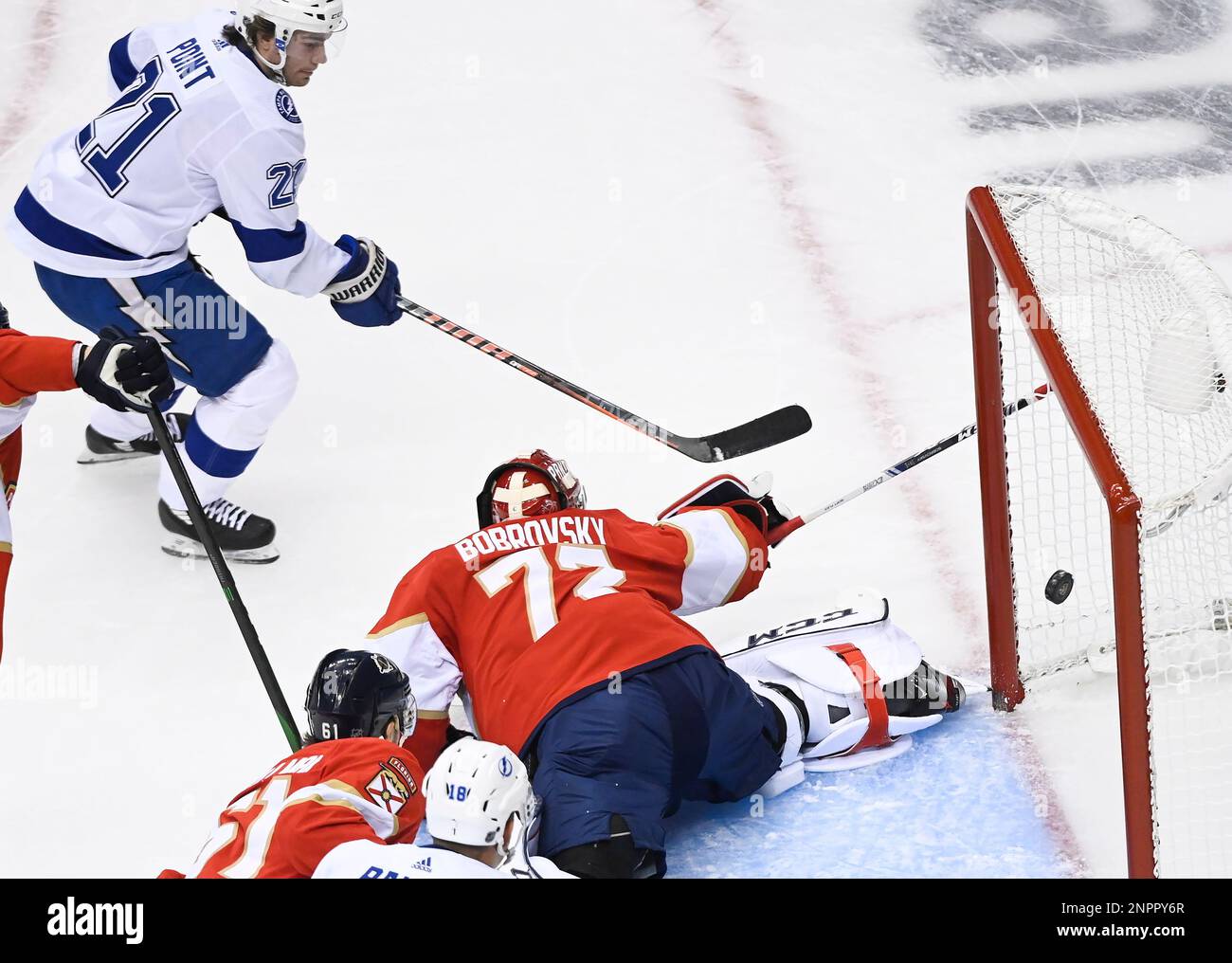 Tampa Bay Lightning center Brayden Point (21) scores past Florida