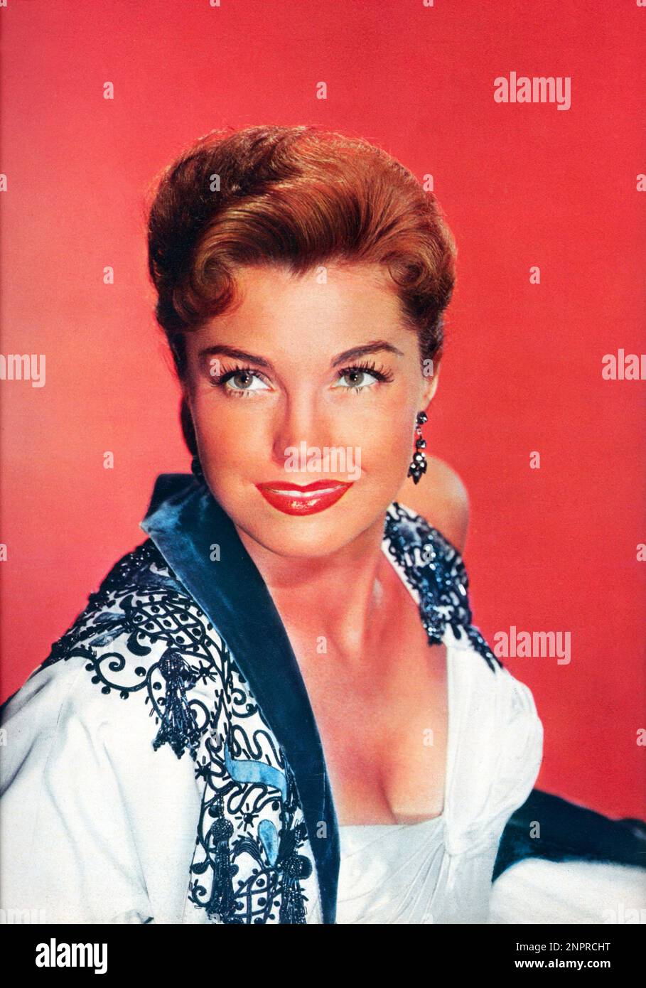 1951 : The american movie actress ESTHER WILLIAMS , pubblicity still for  TEXAS CARNIVAL by Charles Walters - CINEMA - portrait - ritratto - smile -  sorriso - chignon - scollatura -