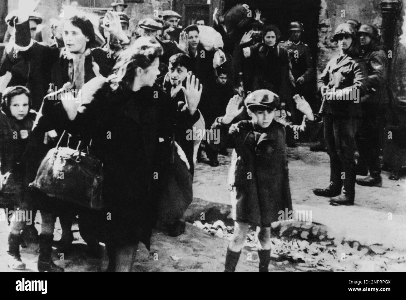 1943 , Warszawa ( Warsav , Varsavia ), Polska , Poland : The most celebrated photo shoting during the JEWISH Shoà Olocaust at GHETTO - OLOCAUSTO - EBRAISMO - EBREO - EBREI - bambino - child - bambini - children - mani in alto alzate - JEWISH - NAZISMO - NAZISTA - NAZIST - NAZISM - SS - FOTO STORICA - STORICHE - HISTORY PHOTOS - terror - terrore - RAZZISMO - RACISM  - SECONDA GUERRA MONDIALE - WW2 - WORLD WAR 2nd ----  Archivio GBB Stock Photo