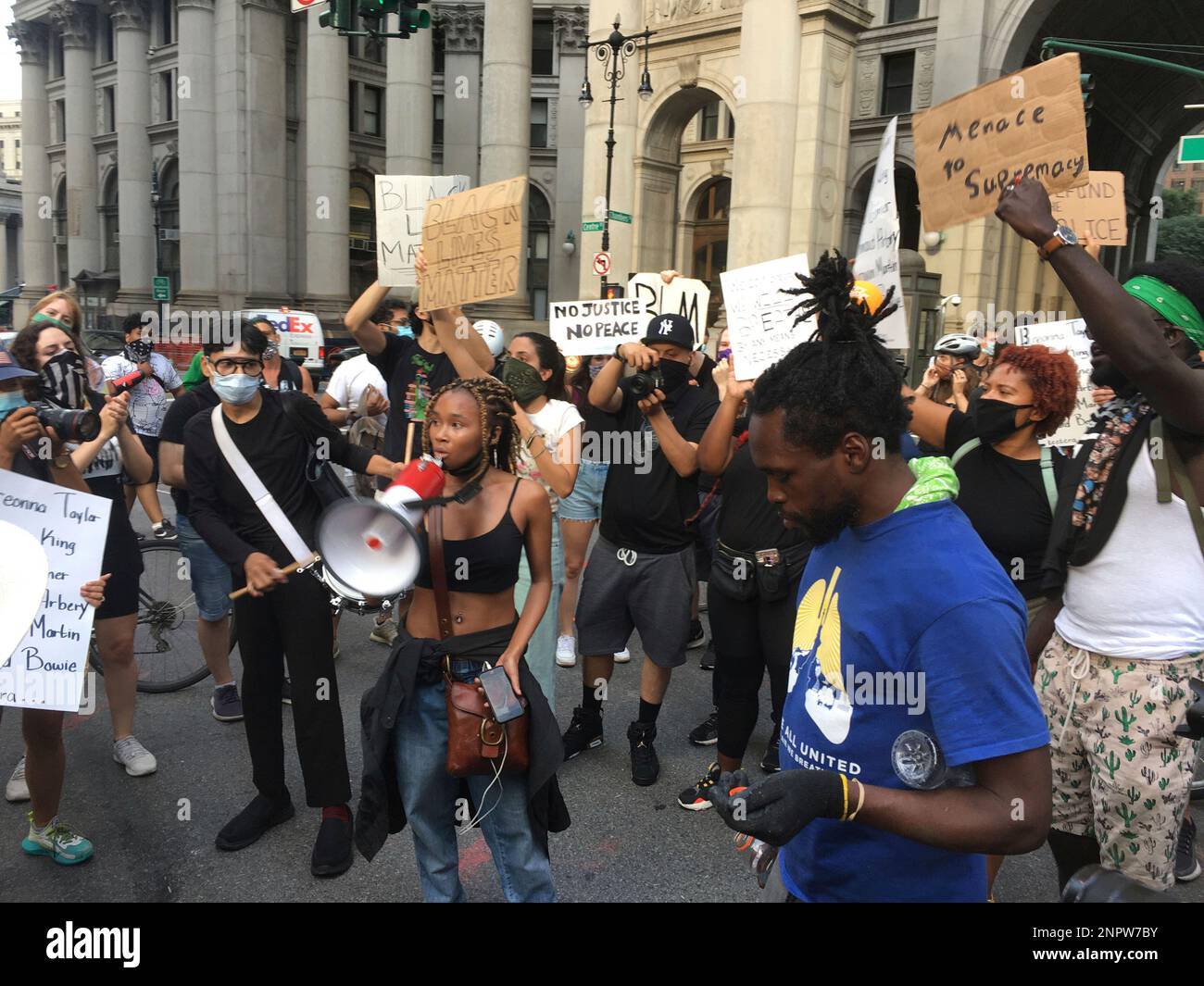 Photo by: zz/STRF/STAR MAX/IPx 2020 6/30/20 Demonstrators protesting ...