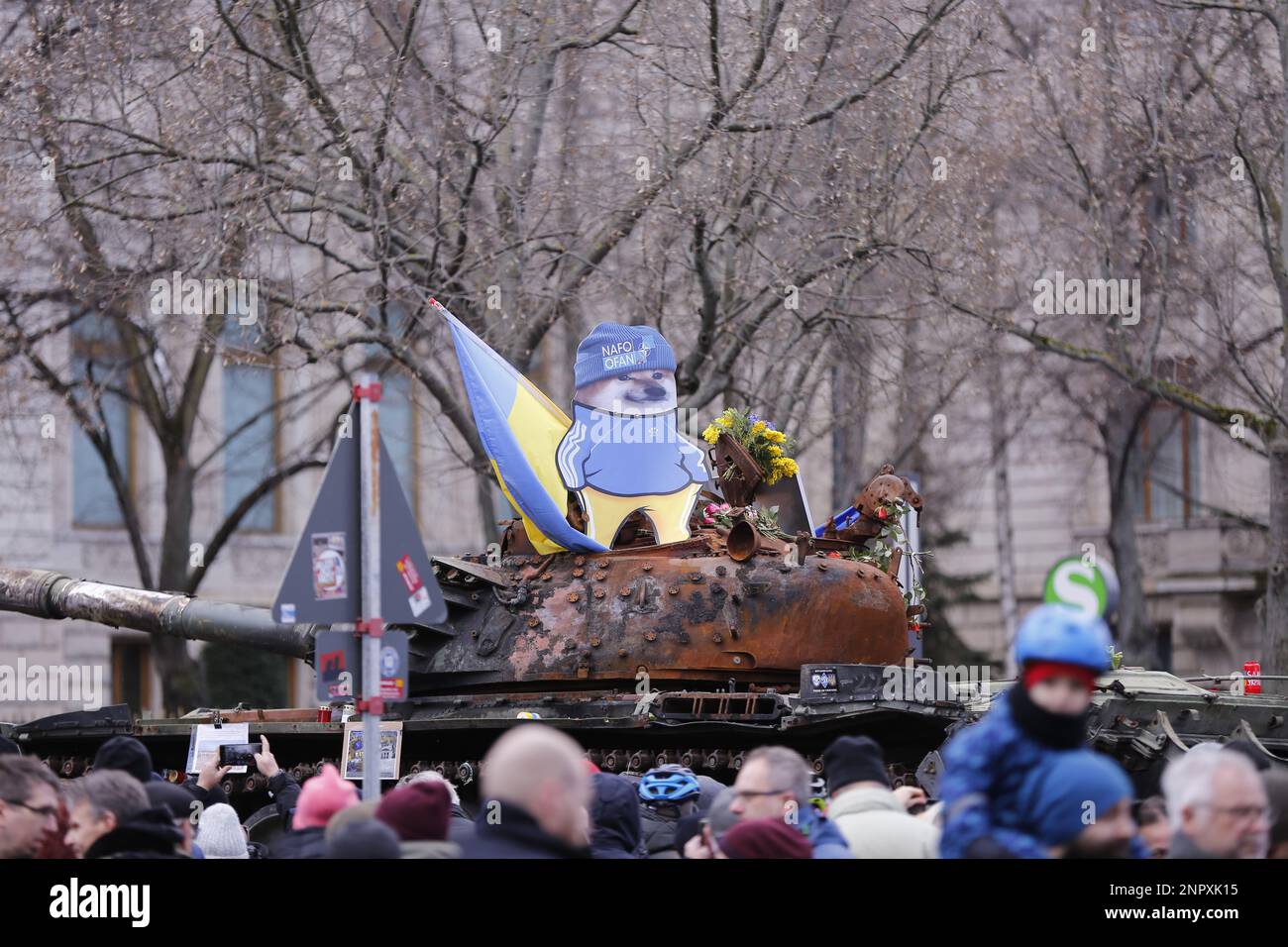 Berlin, Berlin-Mitte, Germany. 26th Feb, 2023. Destroyed tank in Berlin: Activists parked the wreckage of a Russian T-72 tank with a semi-trailer on Unter den Linden boulevard - in front of the Russian embassy. Destroyed tank in Berlin: Activists parked the wreckage of a Russian T-72 tank with a semi-trailer on the Unter den Linden boulevard - in front of the Russian embassy. The T-72 tank was secured in the Ukrainian village of Dmytrivka, outside of Kiev. It was exhibited in Berlin in the early morning of the anniversary of the beginning of the war. (Credit Image: © Simone Kuhlmey/Pacific Stock Photo