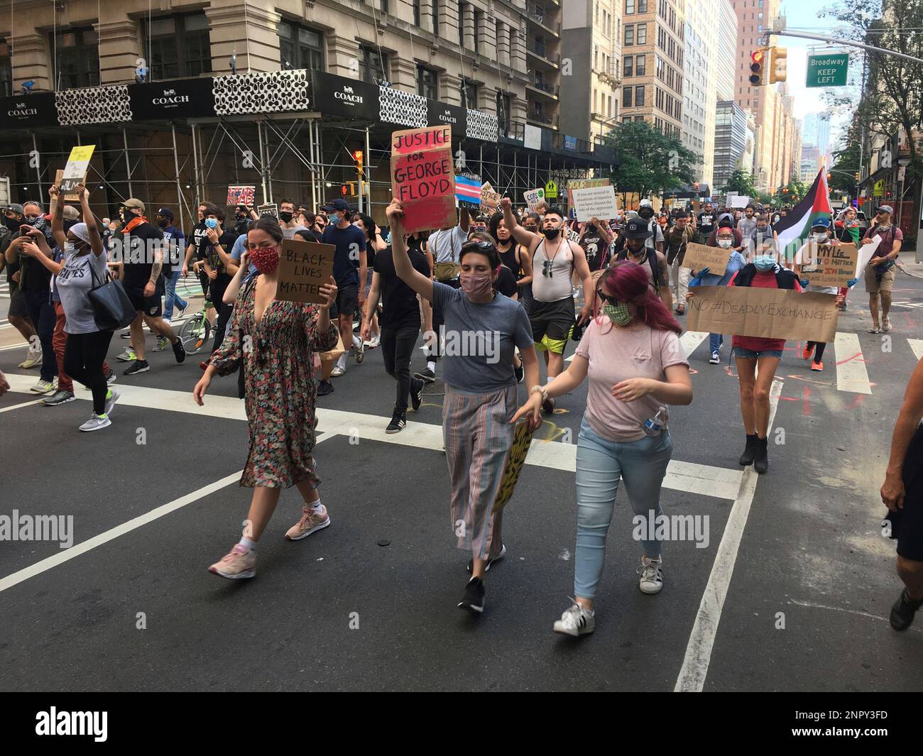 Manhattan Riots Photo by: zz/STRF/STAR MAX/IPx 2020 6/12/20 Demonstrators are seen in ...
