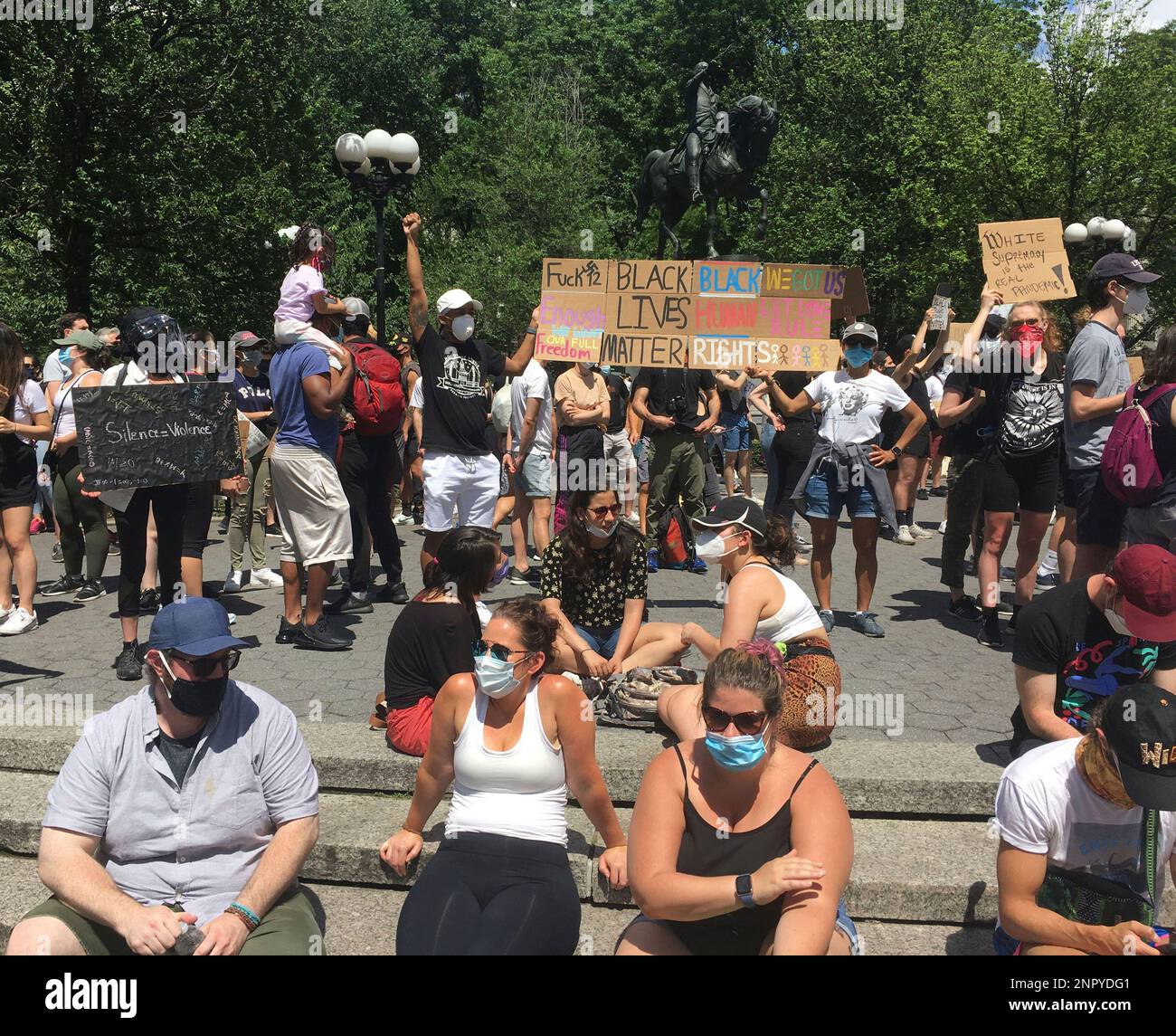 Manhattan Riots Photo by: zz/STRF/STAR MAX/IPx 2020 6/7/20 Demonstrators are seen in ...