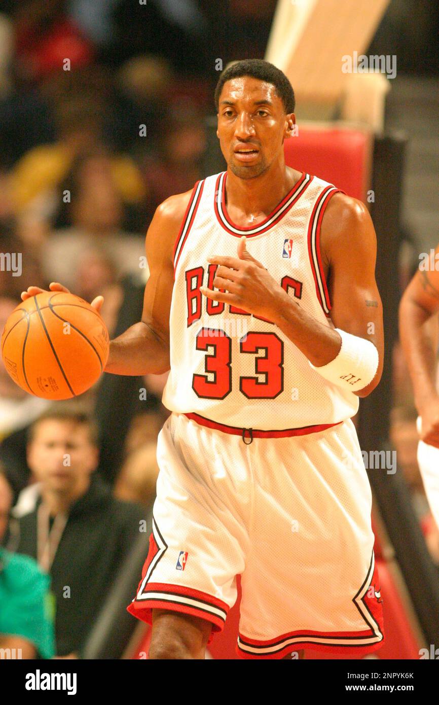 Chicago Bulls forward Scottie Pippen (33) makes a move with the basketball  against the Seattle Super Sonics during an NBA game. Nov. 15, 2003 in  Chicago. (Kevin Reece via AP Stock Photo - Alamy