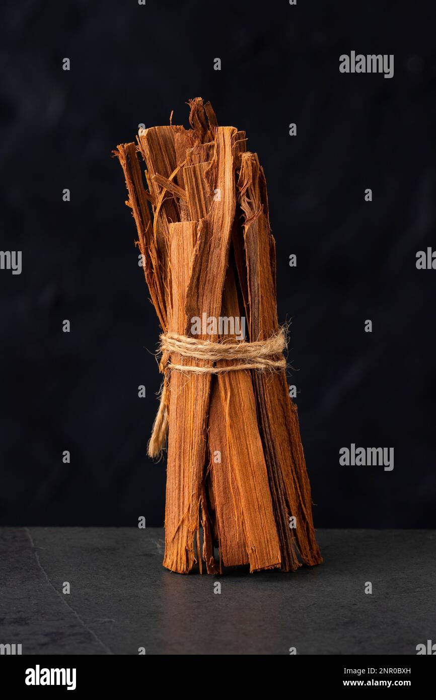 Dried organic cat's claw sticks Uncaria tomentosa Stock Photo Alamy