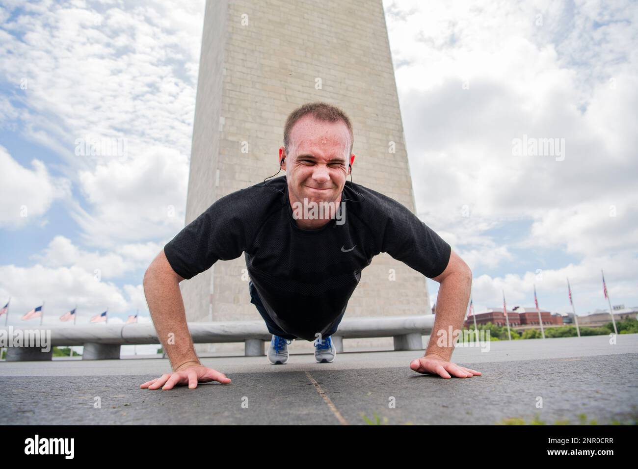 UNITED STATES - MAY 27: Lee Ficke does push-ups at the base of the  Washington Monument on Wednesday, May 27, 2020. (Photo By Tom WilliamsCQ  Roll Call via AP Images Stock Photo - Alamy