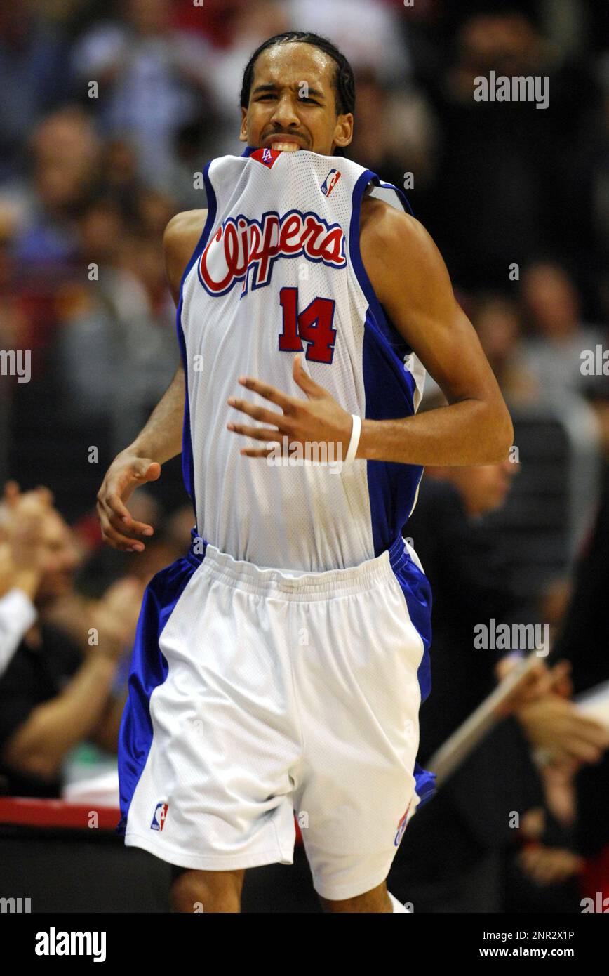 Shaun Livingston of the Los Angeles Clippers bites his jersey in disgust during 11098 victory