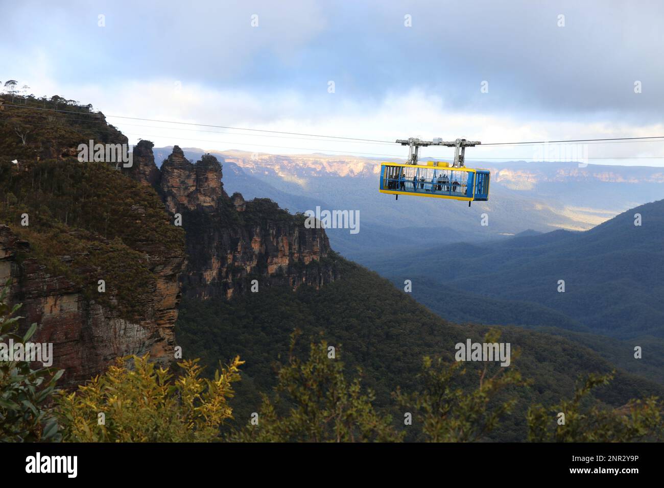 Katoomba, NSW, Australia - 4 Sept 2022 - Cable car suspended above the Blue Mountains National Park near the Three Sisters rock formation. Stock Photo