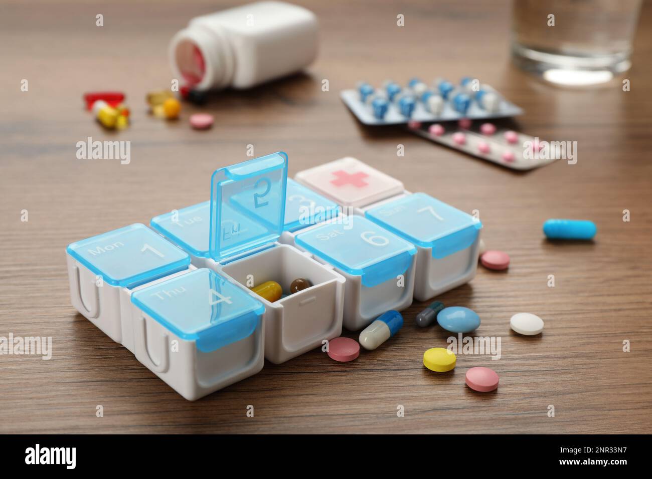 blister-pack-container-dispenser-hi-res-stock-photography-and-images