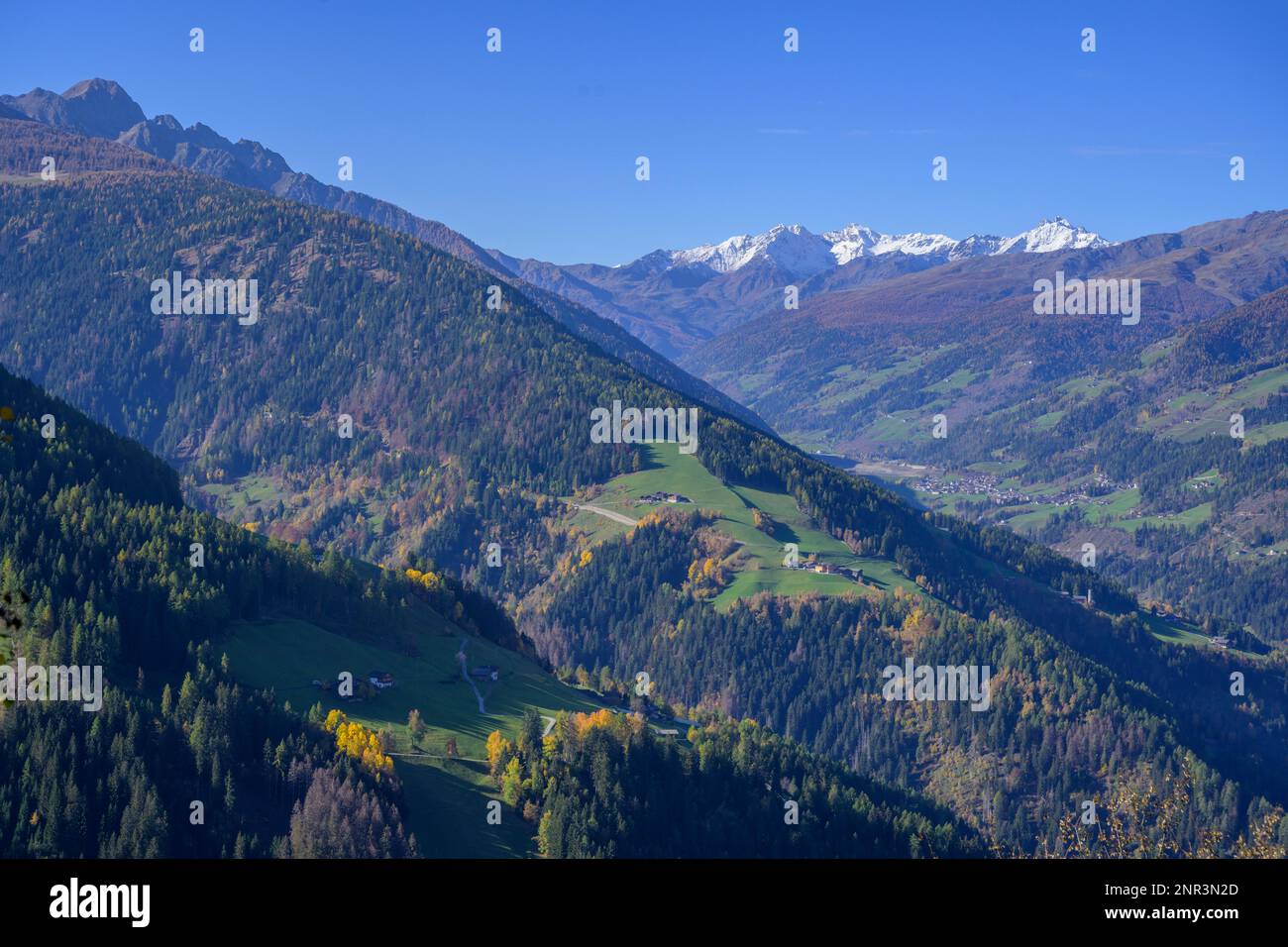 Snow-covered mountains above the Ulten Valley behind Zufrittspitze ...