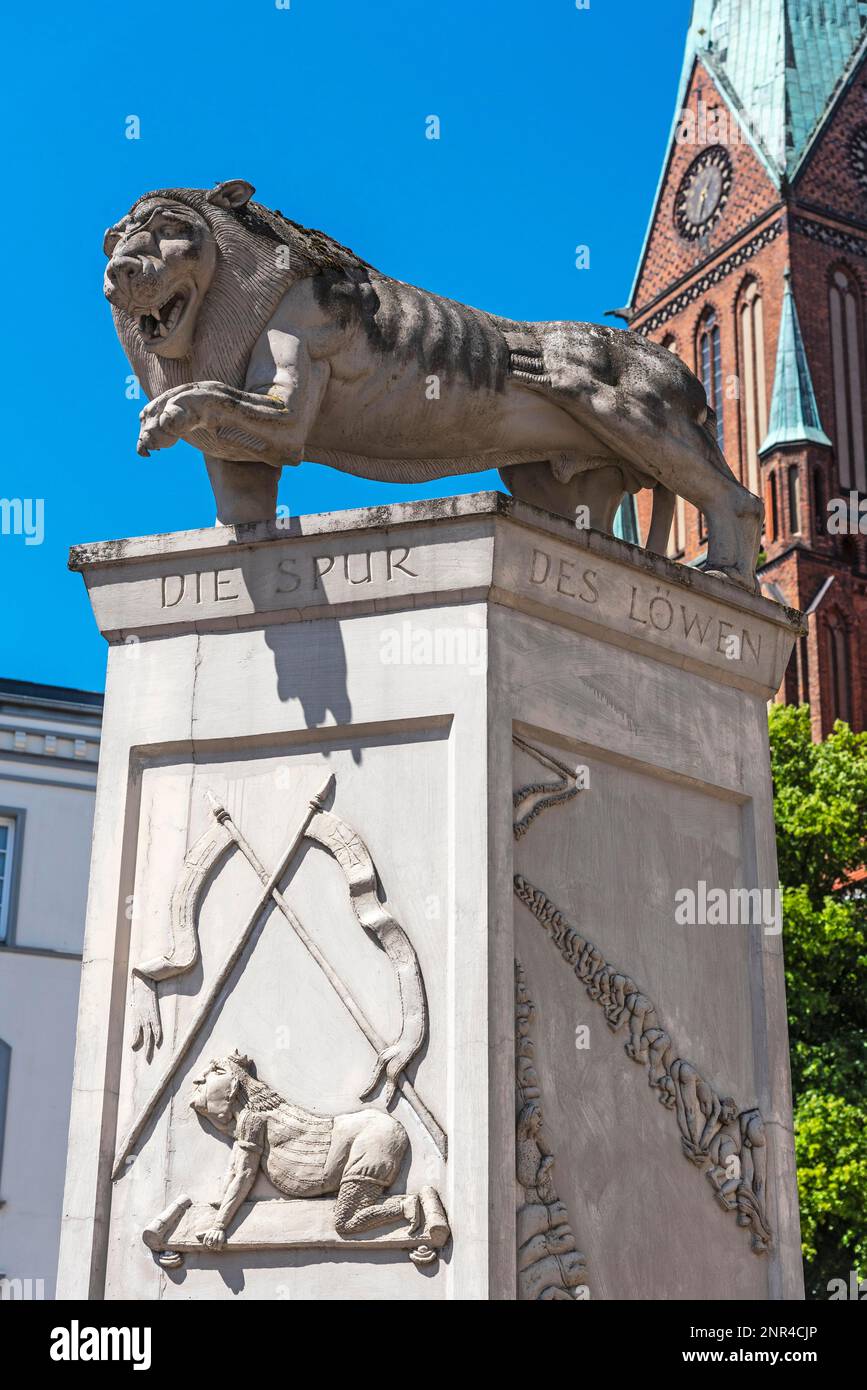Lion sculpture, sculptor Peter Lenk, market square, Schwerin, Mecklenburg-Western Pomerania, Germany Stock Photo