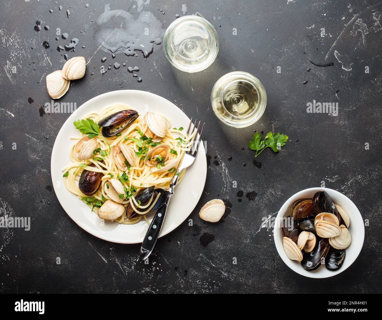 Spaghetti vongole, Italian seafood pasta with clams and mussels, in