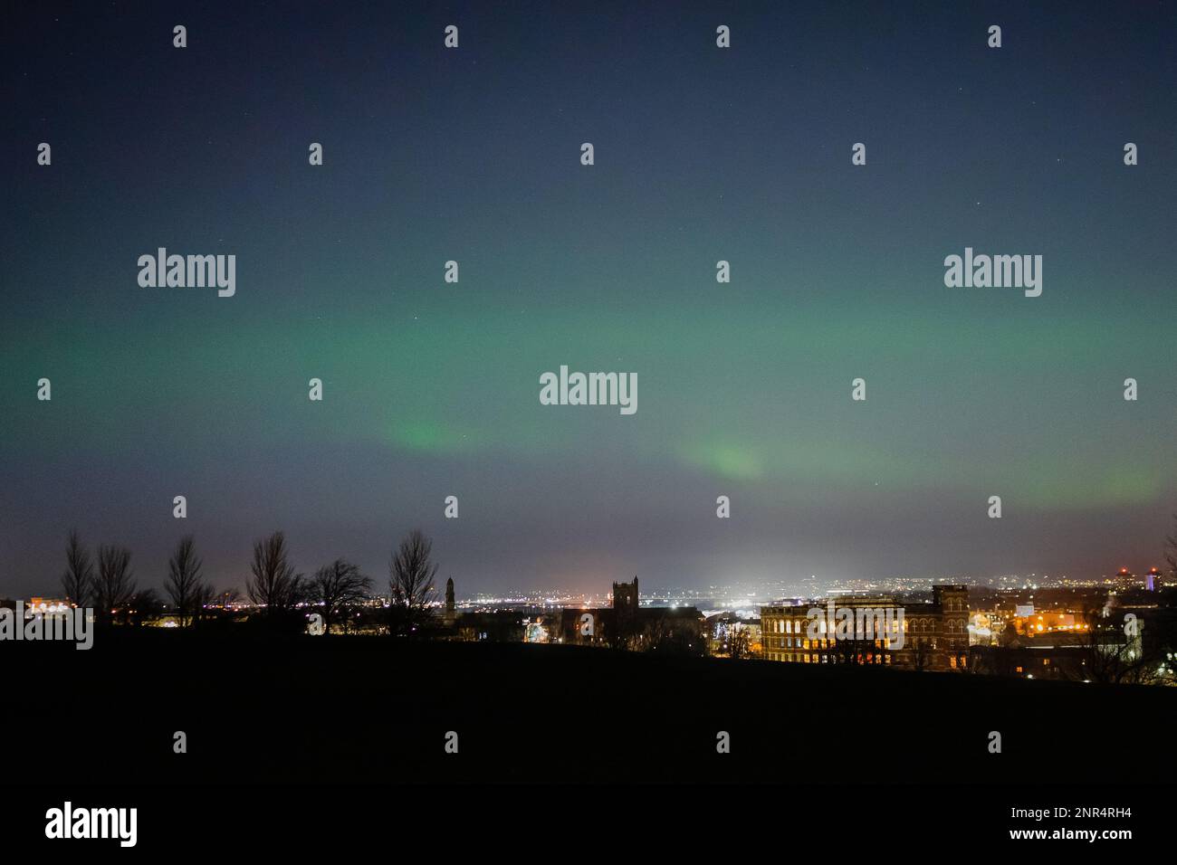 Scotland, UK. 26th Feb, 2023. 26th February 2023, Paisley, Scotland, Aurora borealis lights up