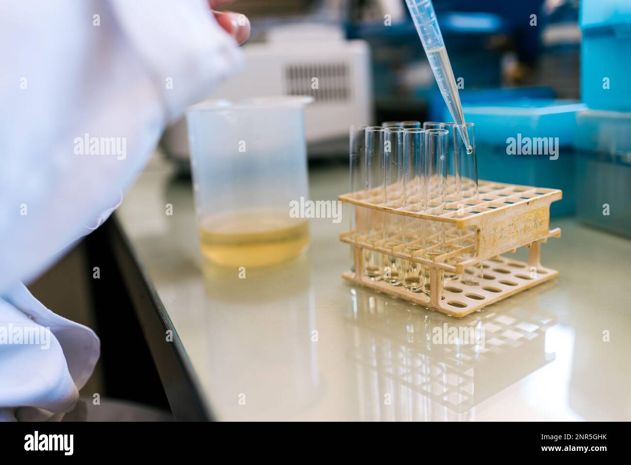 Lab Tech Face Less Faceless doctor hi-res stock photography and images - Alamy