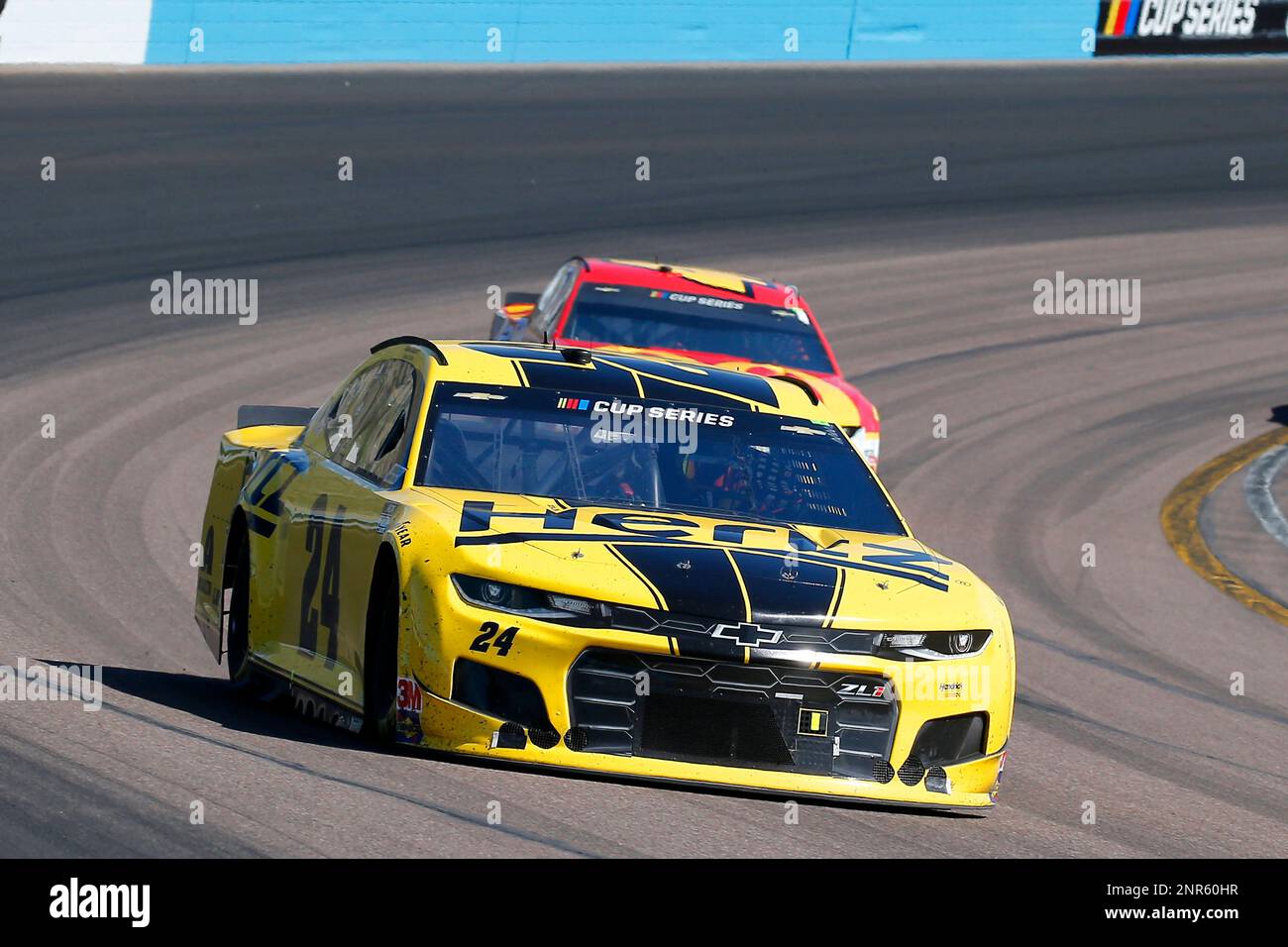 24 William Byron, Hendrick Motorsports, Chevrolet Camaro Hertz during