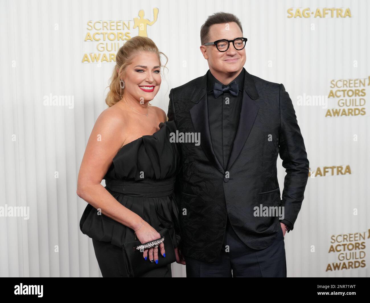 Los Angeles, USA. 26th Feb, 2023. Afton Smith and Brendan Fraser arrive at the 29th Annual Screen Actors Guild Awards held at the Fairmont Century Plaza in Los Angeles, CA on Sunday, ?February 26, 2023. (Photo By Sthanlee B. Mirador/Sipa USA) Credit: Sipa USA/Alamy Live News Stock Photo