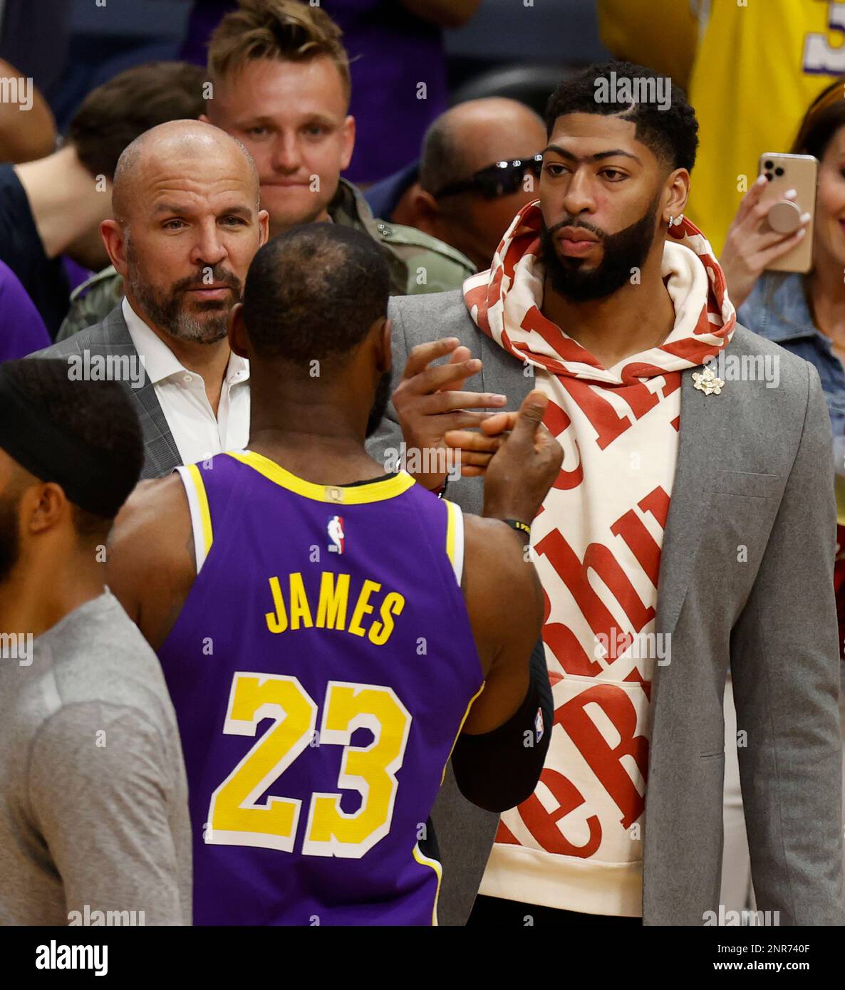 LeBron James 'gifting' No. 23 to new Los Angeles Lakers center Anthony  Davis