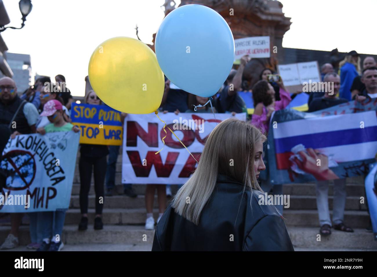 February 24, 2023, Mexico City, Mexico: Ukrainians protest for the commemoration of the year of the start the conflict Russia-Ukraine and demand stop the war. on February 24, 2023 in Mexico City, Mexico. (Photo by Marco Rodríguez / Eyepix Group) Stock Photo
