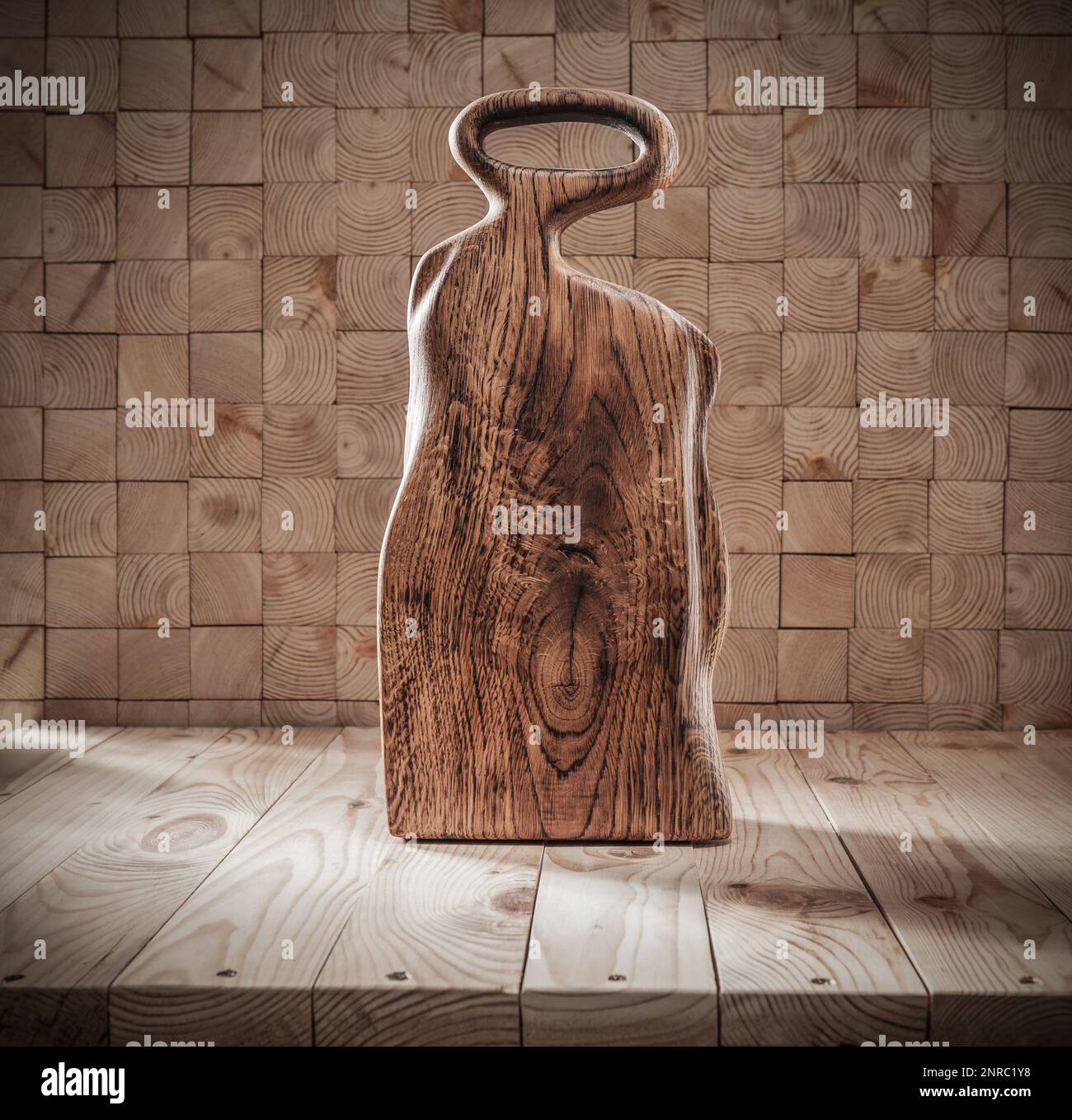 Live Edged Oak Tree Vintage Wooden Chopping Board Stock Photo - Alamy