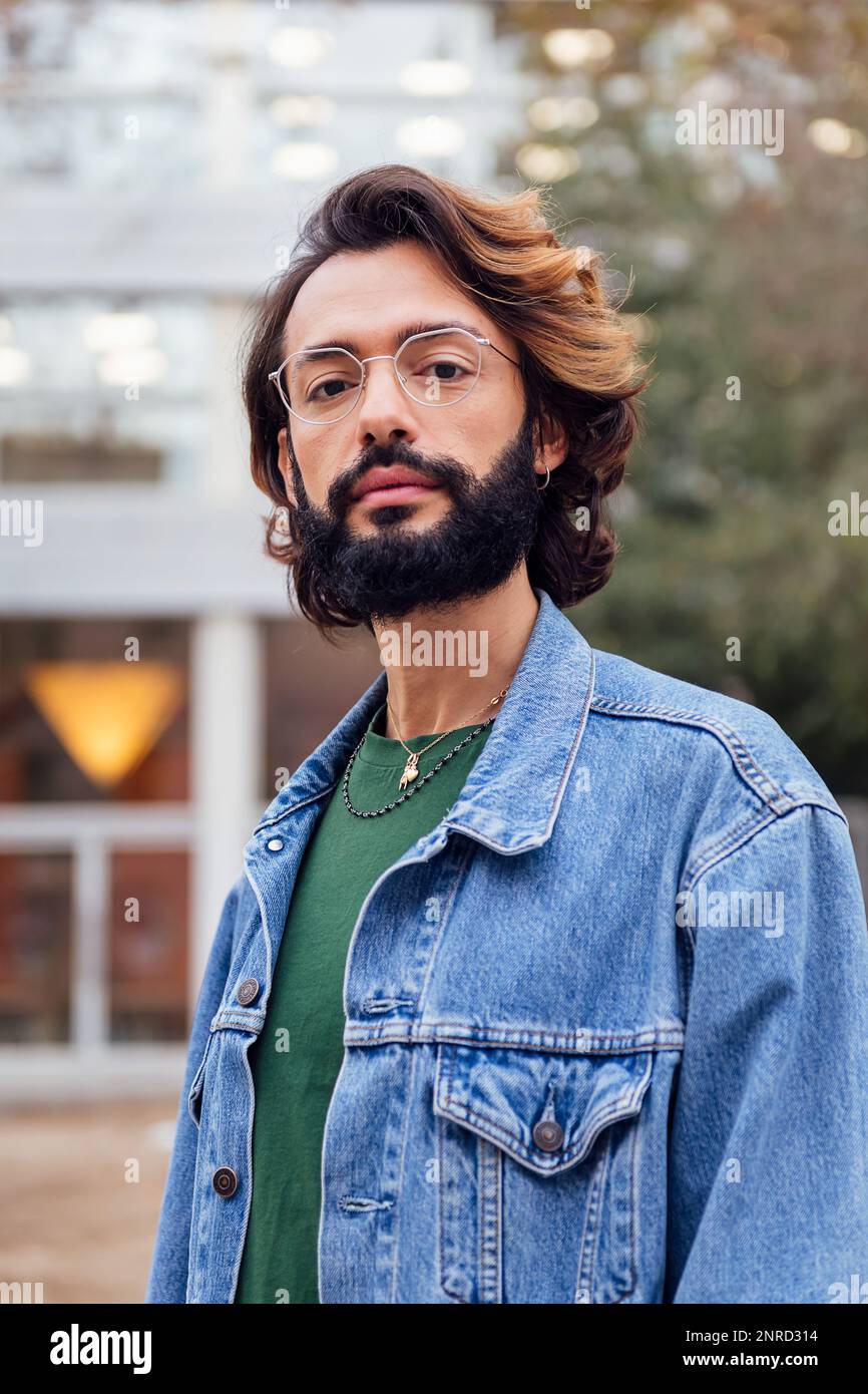 Man beard camera hi-res stock photography and images - Alamy