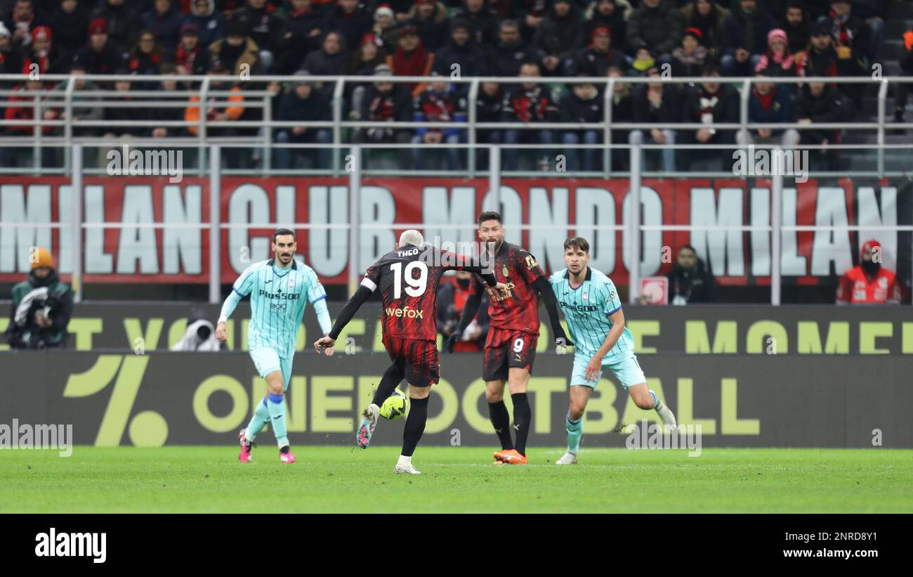 Milan, Italy. 26th Feb, 2023. Theo Hernandez #19 shoots and scores the first goal during the Serie A match between AC Milan and Atalanta Bergamo at the Stadio Giuseppe Meazza on February 26th 2023 in Milan, Italy Credit: Mickael Chavet/Alamy Live News Stock Photo