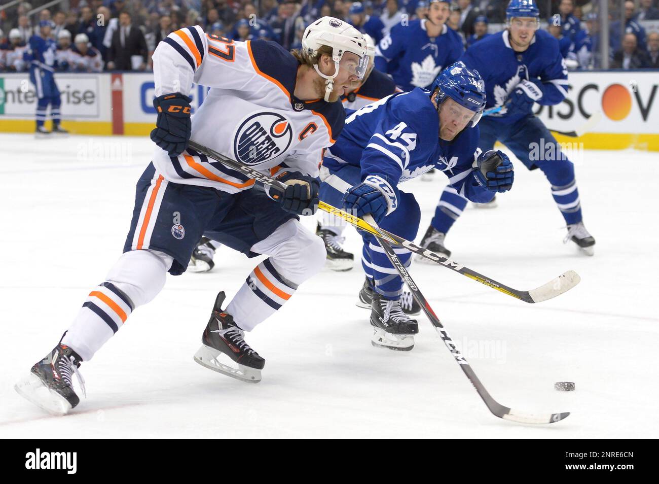 Edmonton Oilers centerConnor McDavid (97 shoots under pressure from Toronto Maple Leafs
