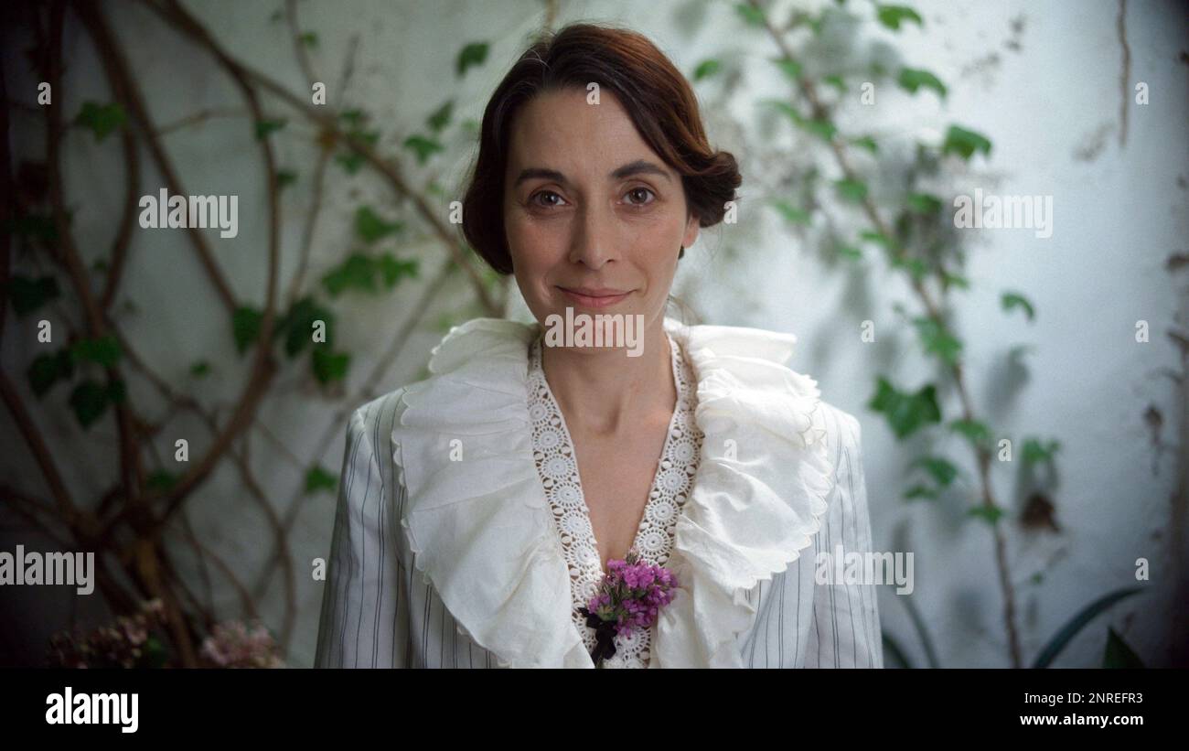 CRISTINA DOMINGUEZ in A LAS MUJERES DE ESPAÑA. MARIA LEJARRAGA (2022