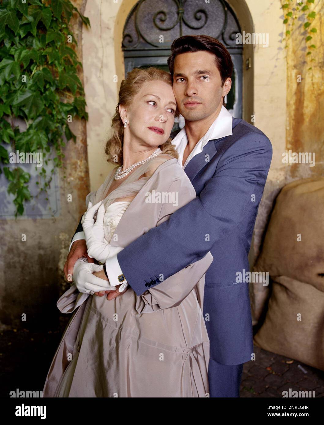 HELEN MIRREN and OLIVIER MARTINEZ in THE ROMAN SPRING OF MRS. STONE (2003), directed by ROBERT ALLAN ACKERMAN. Credit: SHOWTIME / Album Stock Photo