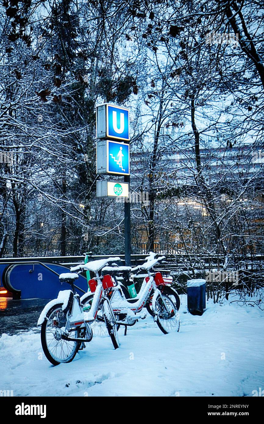 Munich, Germany - electric bikes buried by snow parked near a subway stop  ready for the daily commute Stock Photo - Alamy