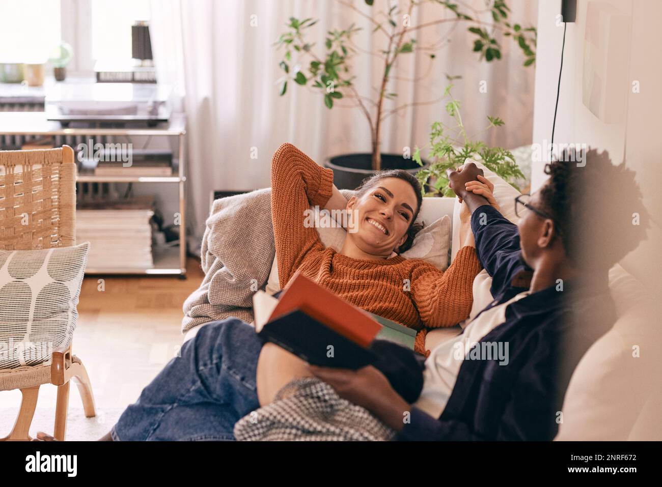 Two women talking sofa hands hi-res stock photography and images - Alamy