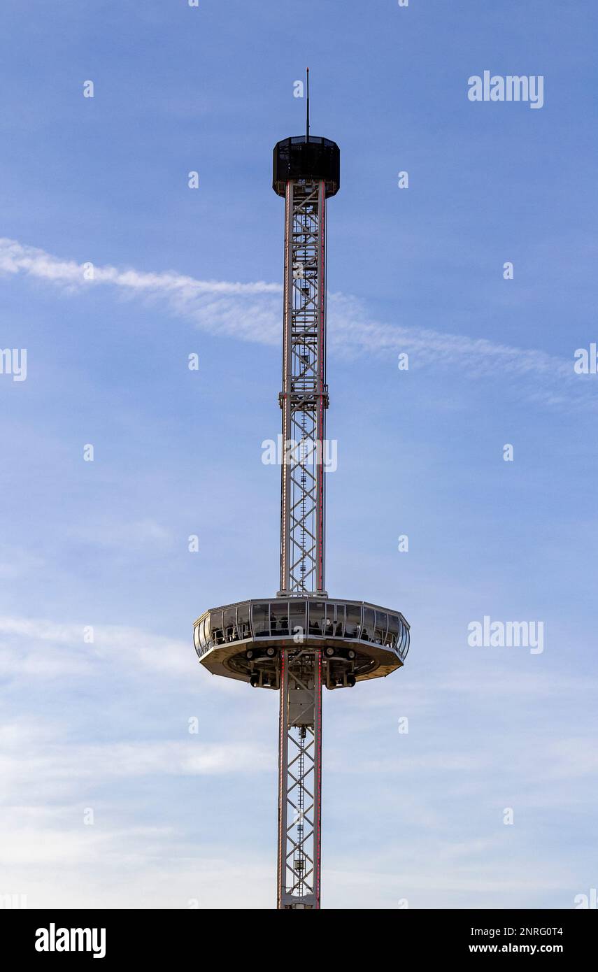Mobile observation tower hires stock photography and images Alamy