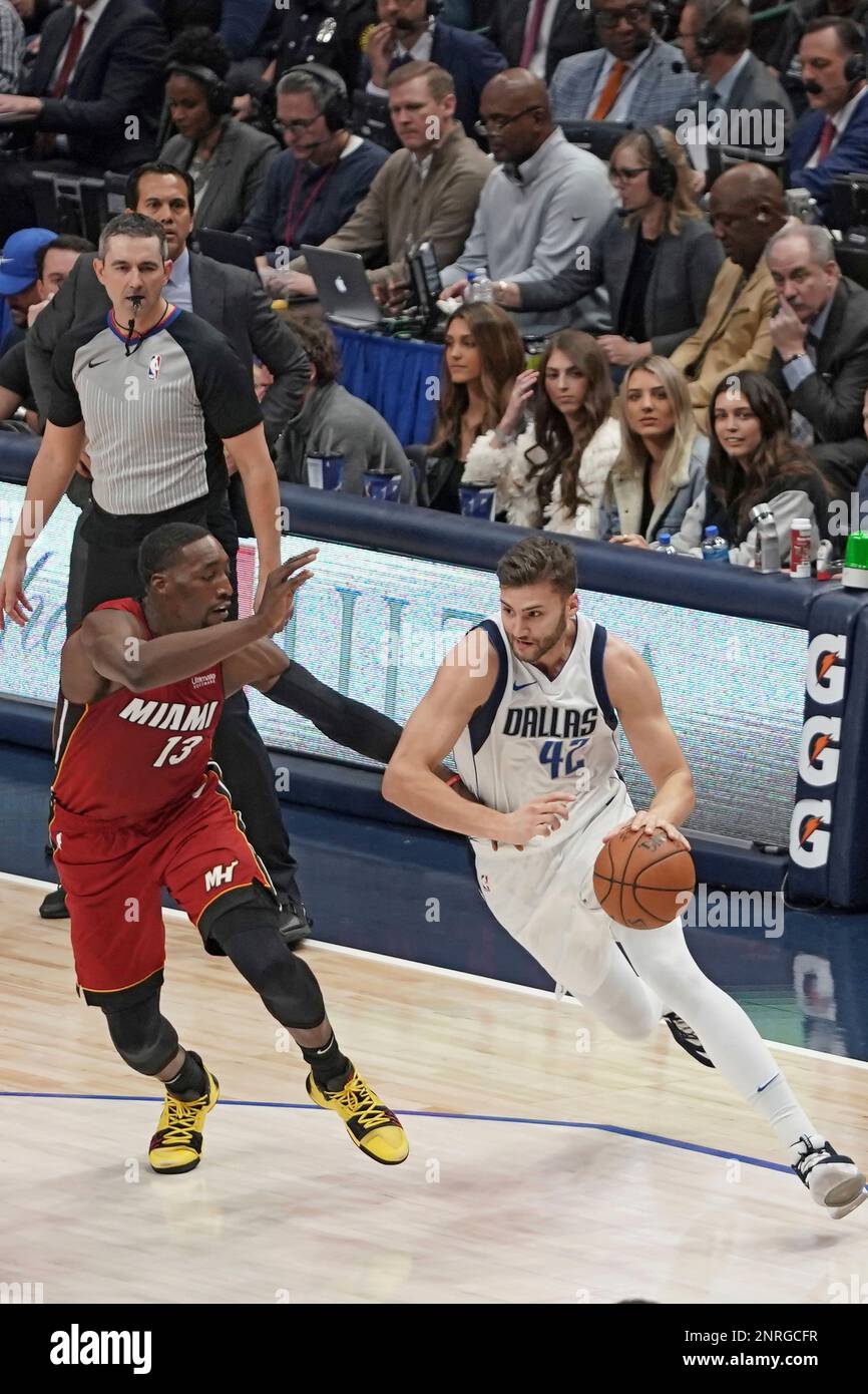 Dallas Mavericks forward Maxi Kleber (42) drives the base line against