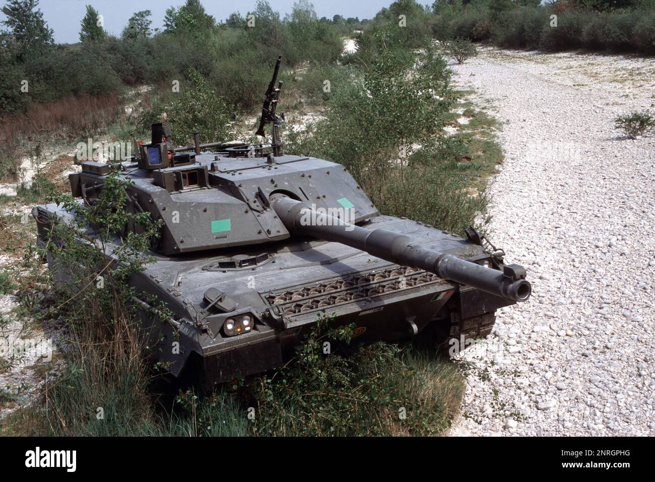 - Italian army, Ariete tank - esercito italiano, carro armato Ariete ...